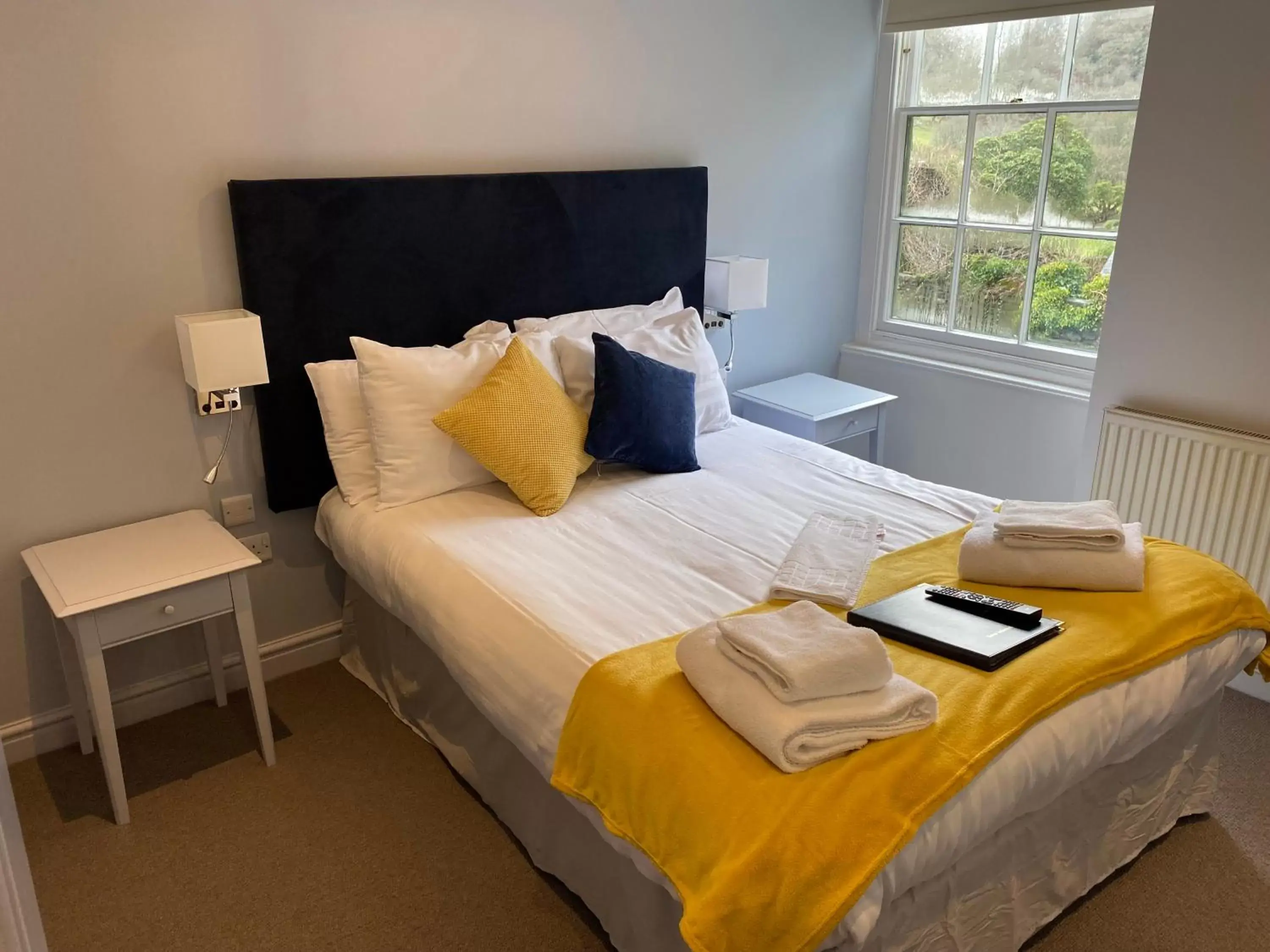 Double Room with Private Bathroom in Grapes Hotel, Bar & Restaurant Double Room with Private Bathroom in Grapes Hotel, Bar & Restaurant