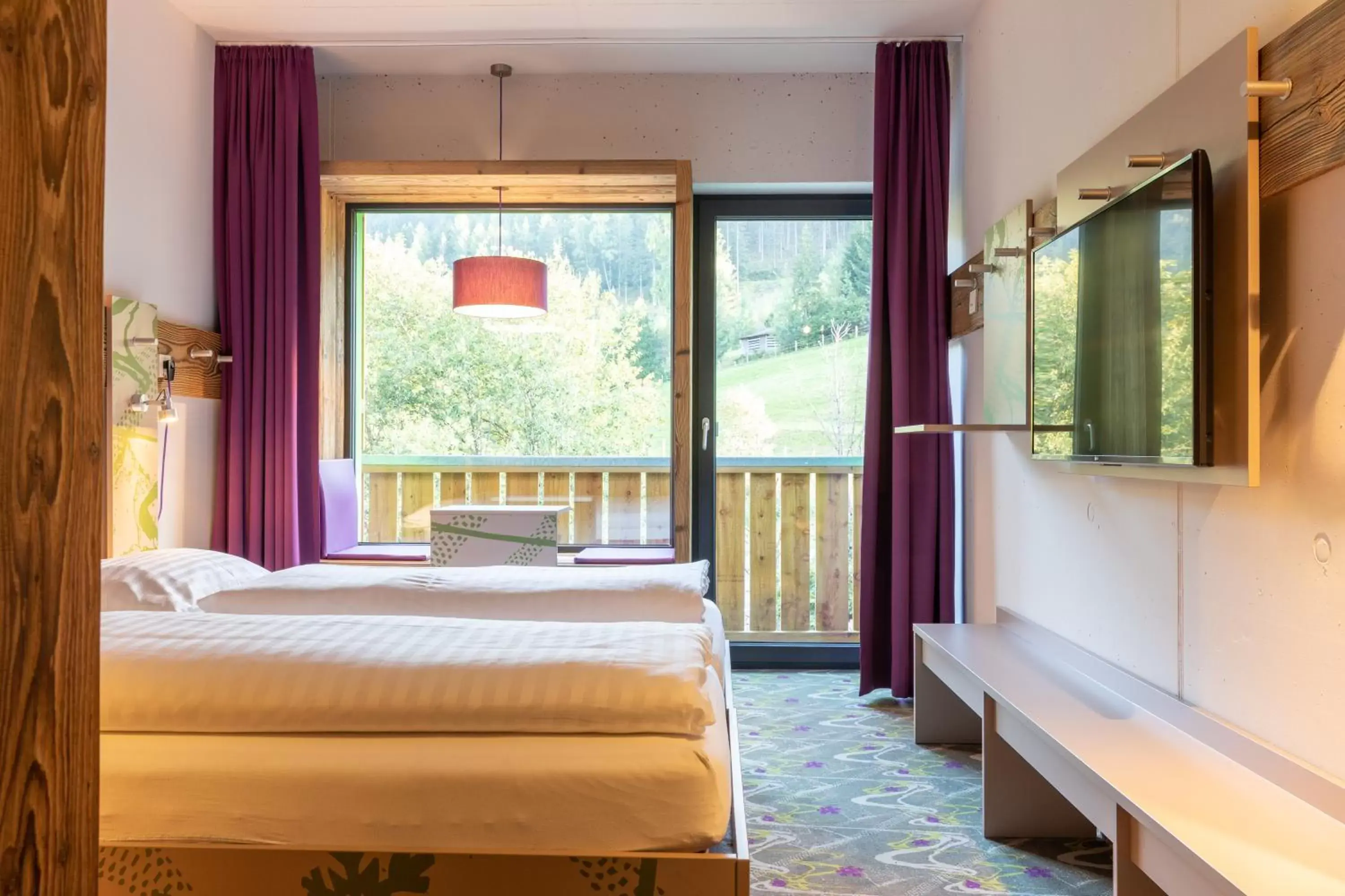 Living room, Bed in Explorer Hotel Neuschwanstein