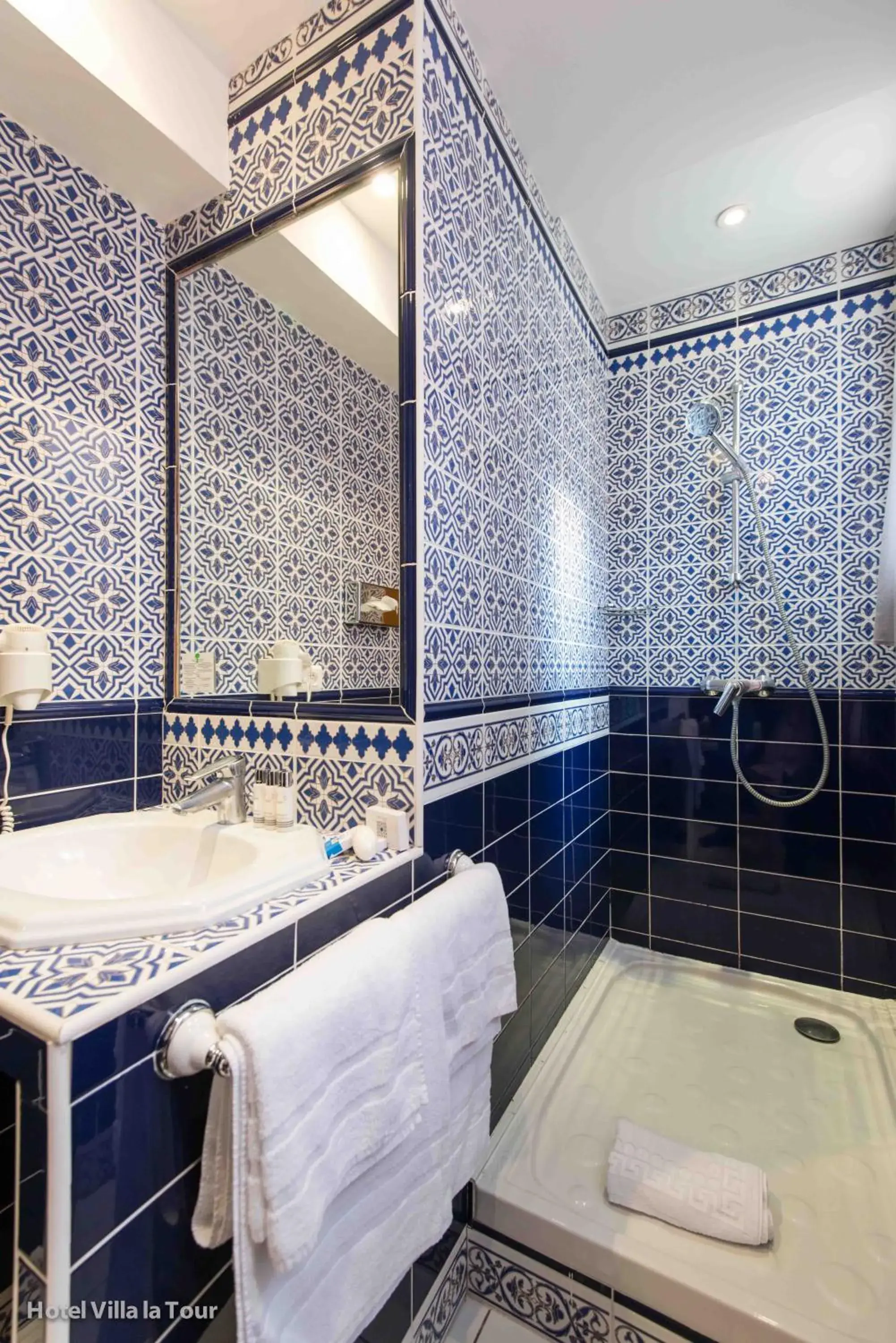 Shower, Bathroom in Hotel Villa La Tour