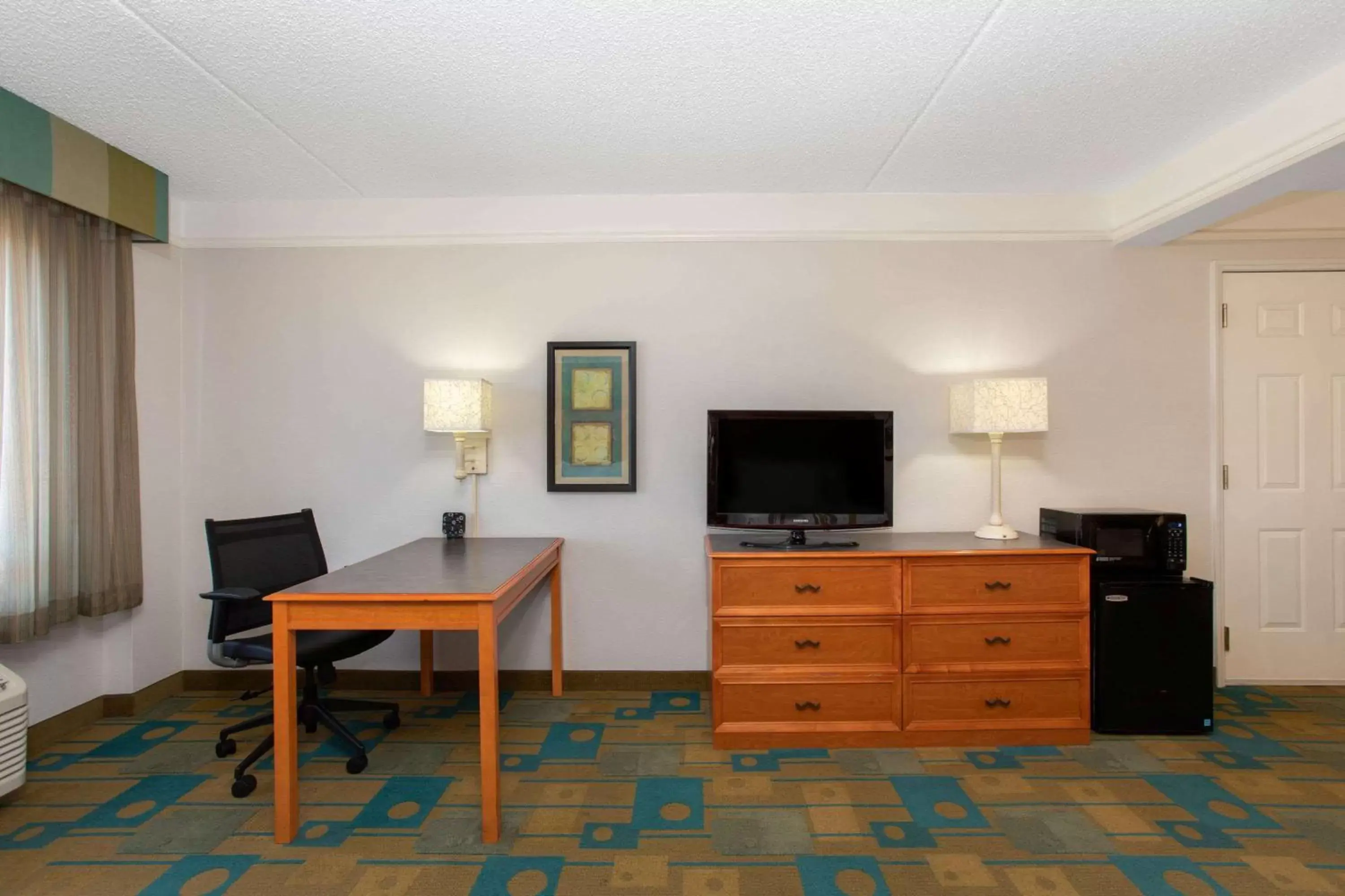 Photo of the whole room, TV/Entertainment Center in La Quinta by Wyndham Denver Southwest Lakewood