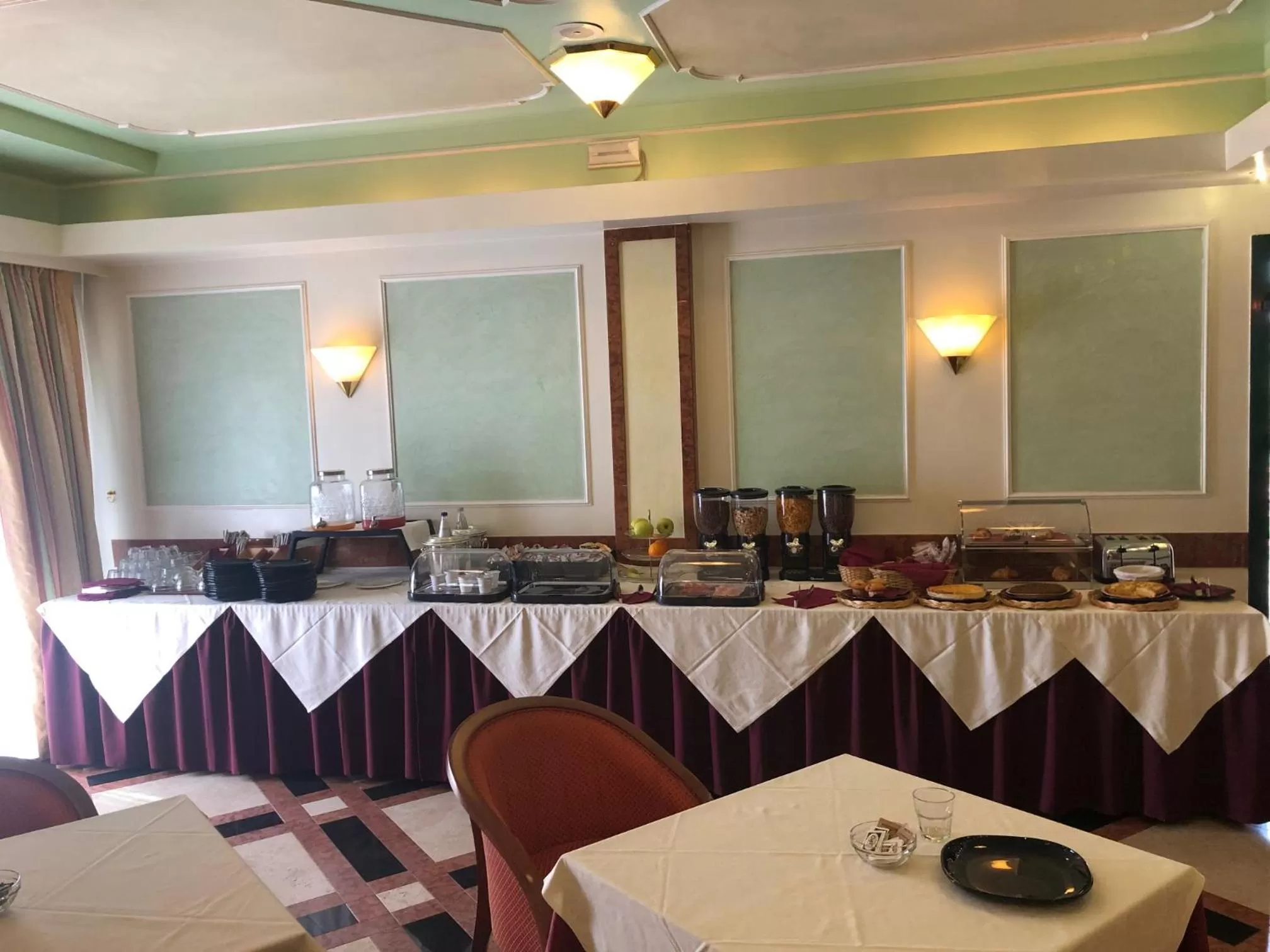 Breakfast in Hotel Motel Regal