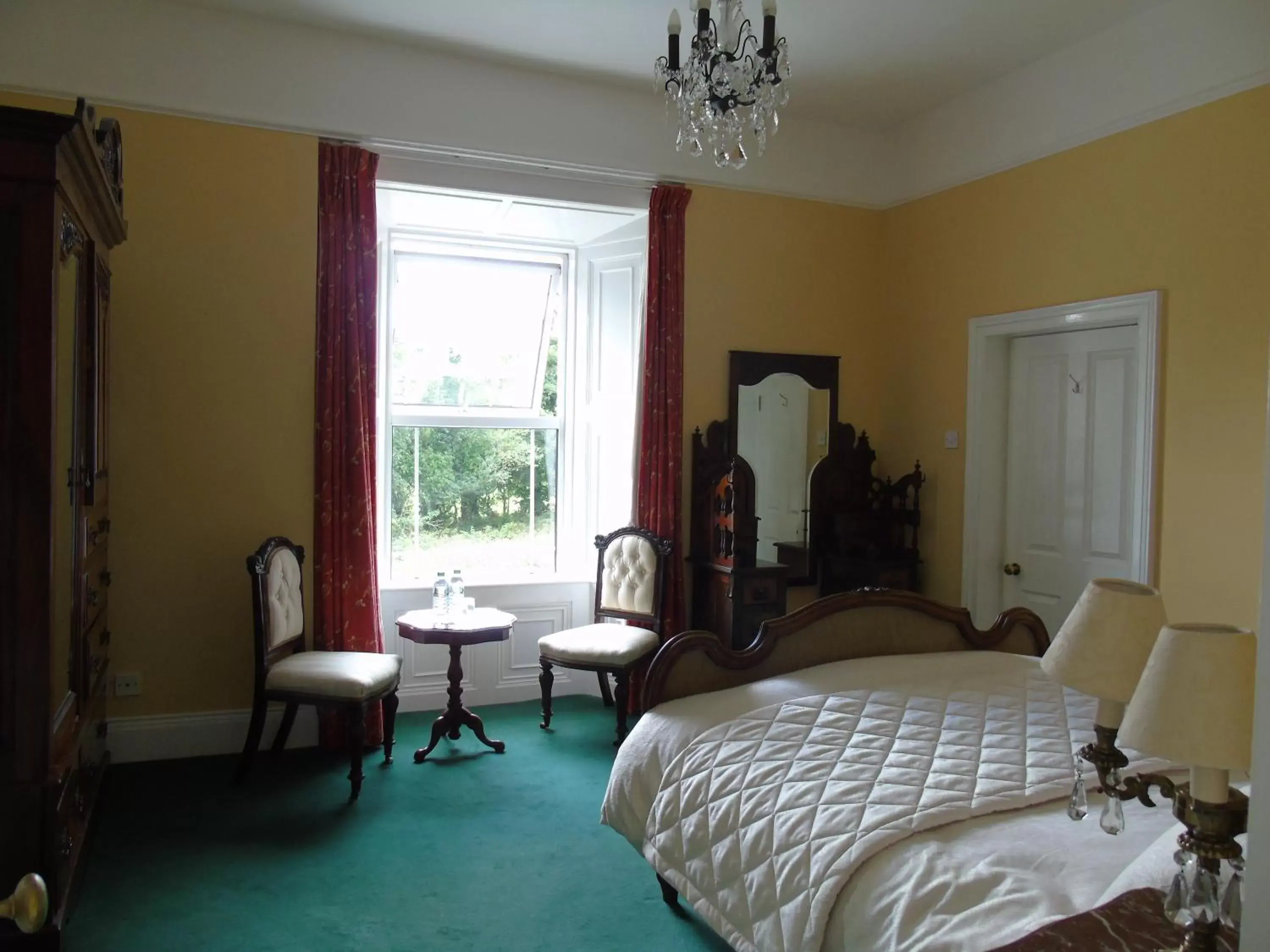 Deluxe Double Room with Shower - single occupancy in Hartley House B&B Deluxe Double Room with Shower - single occupancy in Hartley House B&B
