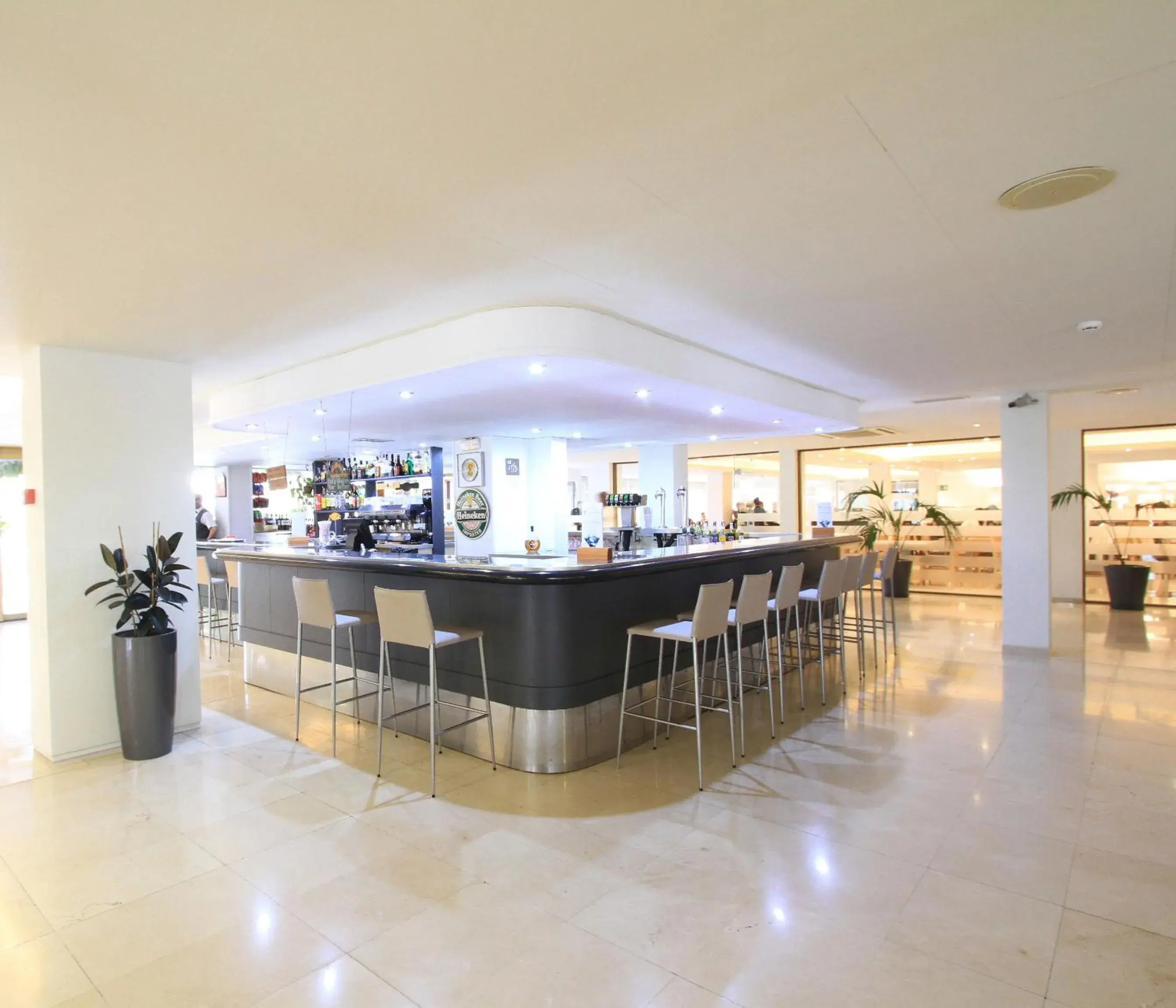 Lounge or bar in Hotel Garbi Park & AquaSplash Lounge or bar in Hotel Garbi Park & AquaSplash
