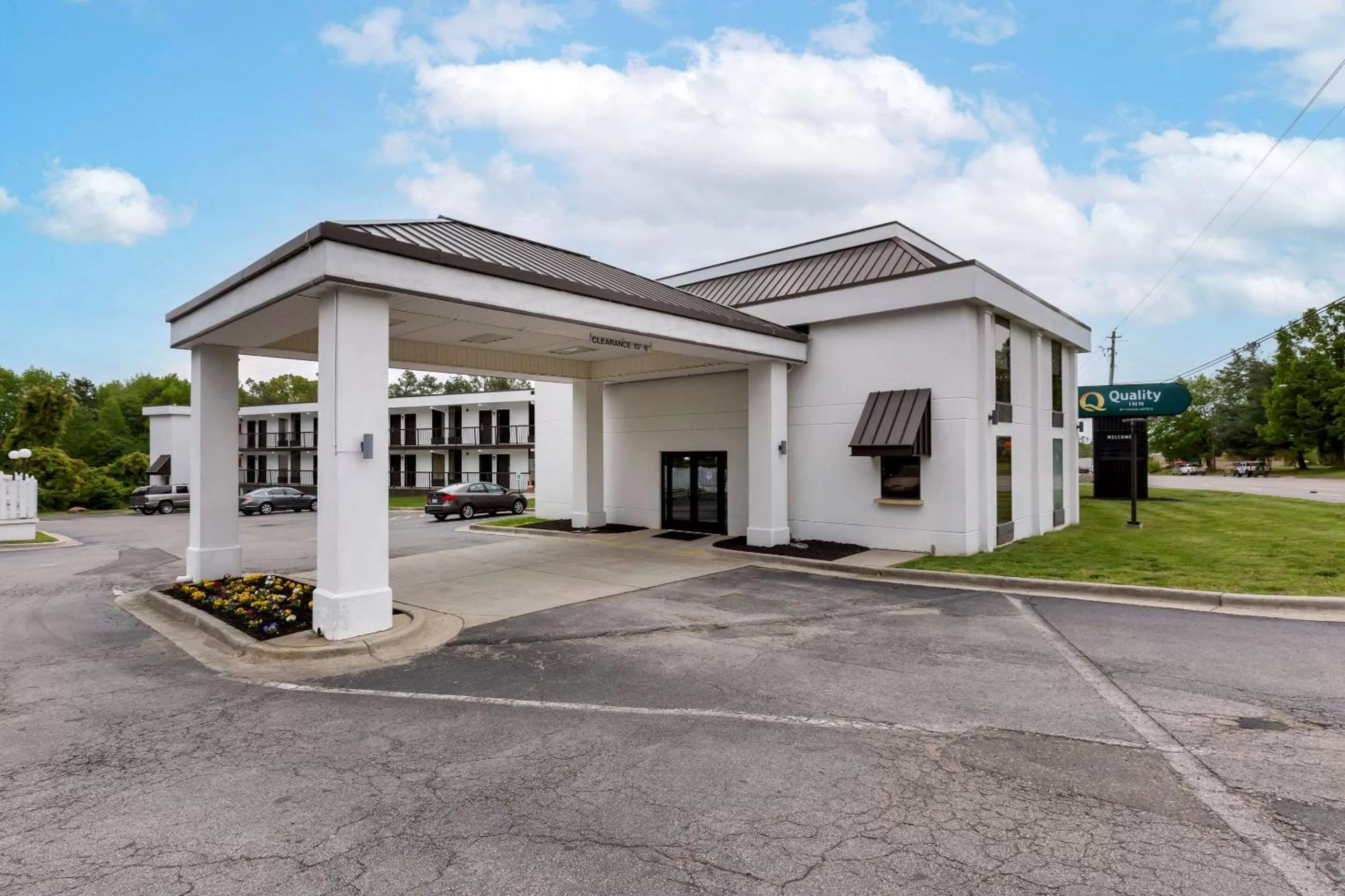 Property building in Quality Inn - Roxboro South