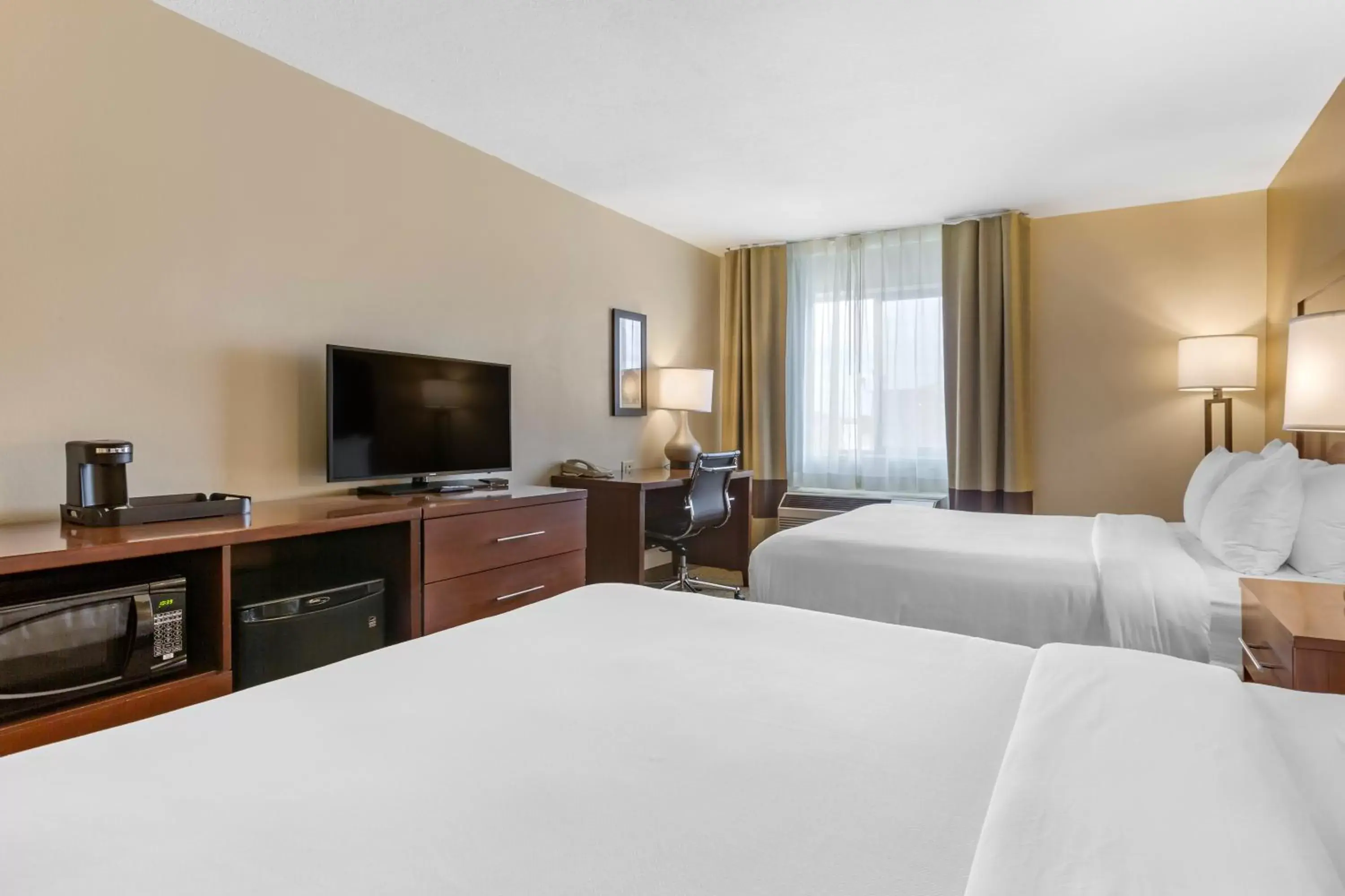 Queen Room with Two Queen Beds - Non-Smoking in Wingate by Wyndham Los Alamos Queen Room with Two Queen Beds - Non-Smoking in Wingate by Wyndham Los Alamos