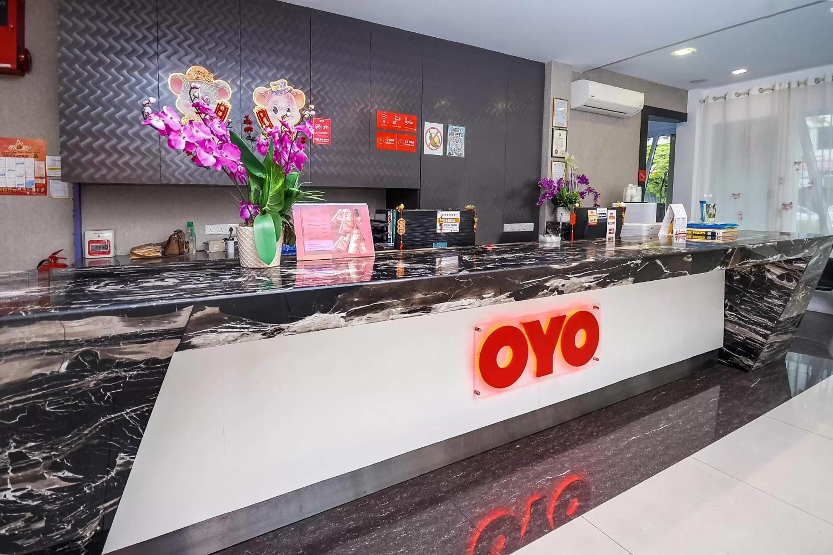 Lobby or reception in Super OYO 977 Hong Kong Suites