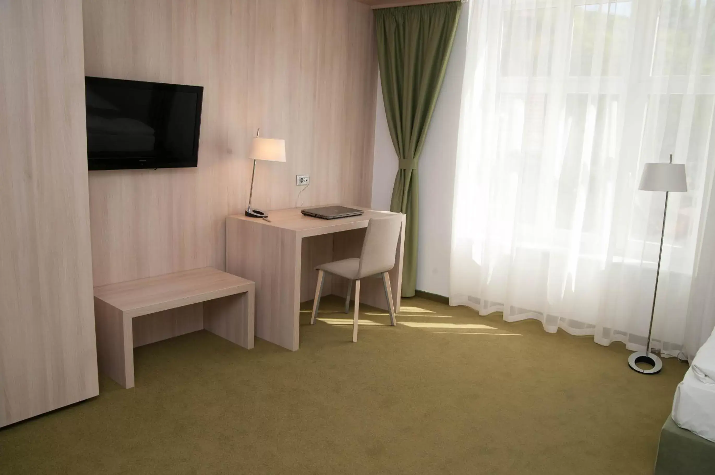 TV and multimedia, TV/Entertainment Center in Hotel Armatti