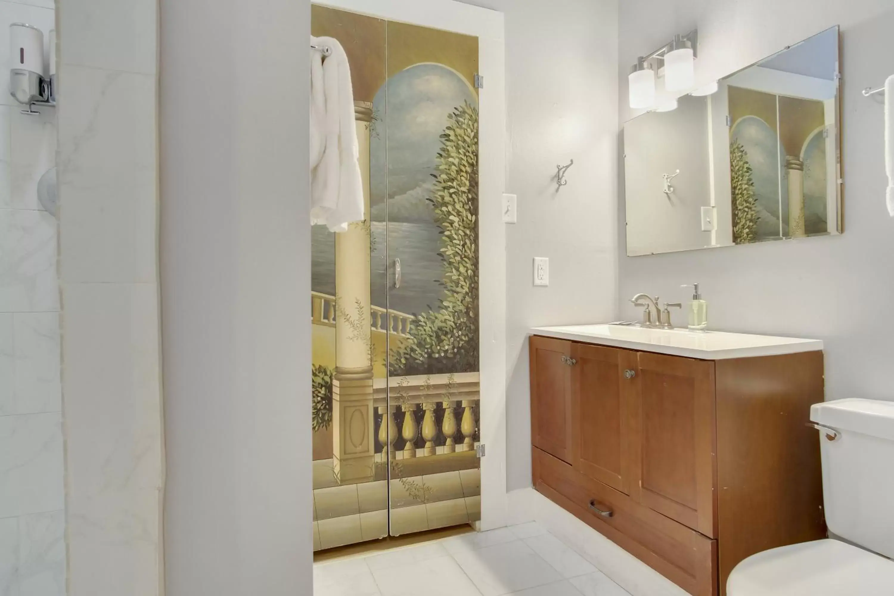 Bathroom in Rathbone Mansions New Orleans