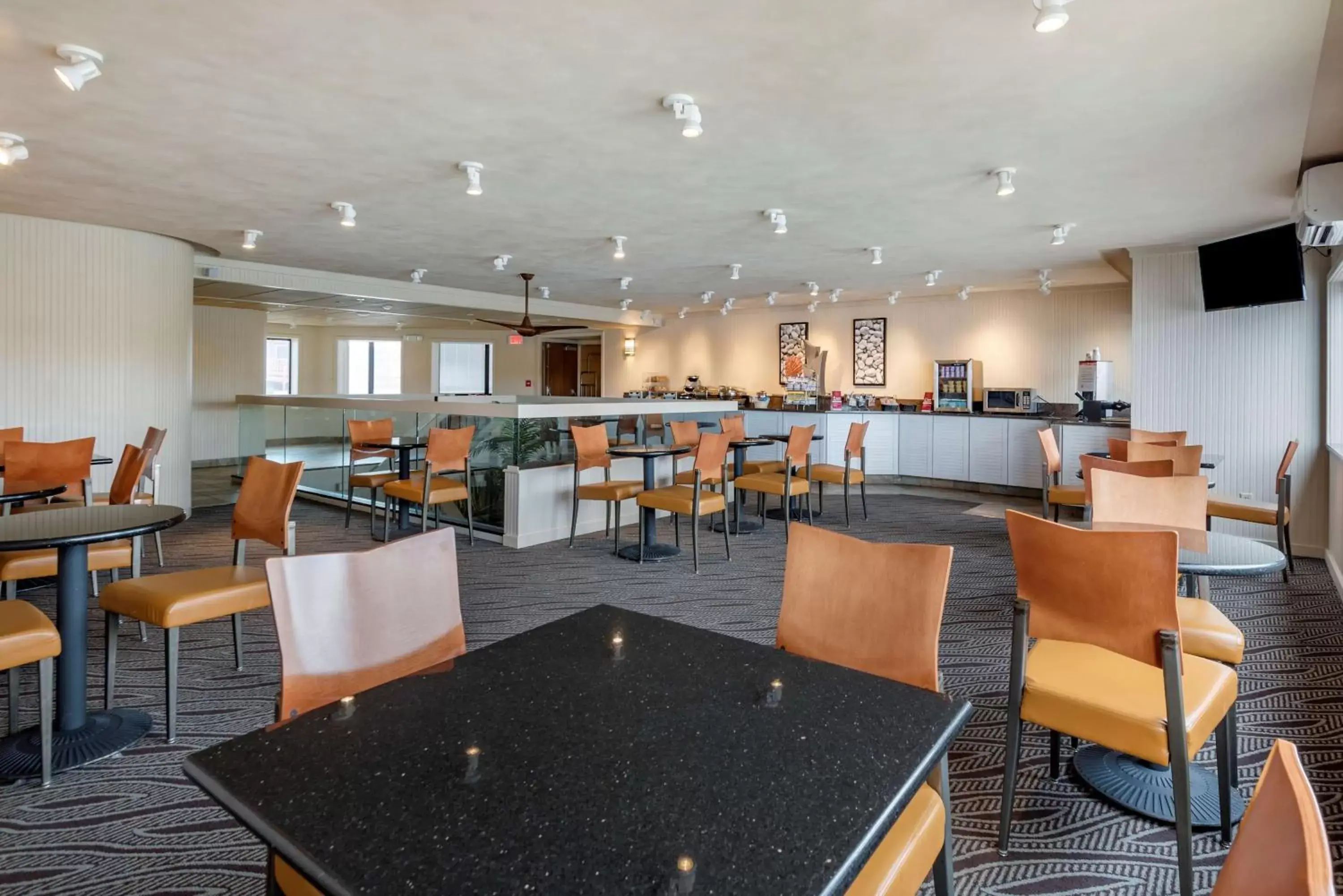 Breakfast, Restaurant/Places to Eat in Best Western Plus Oswego Hotel and Conference Center