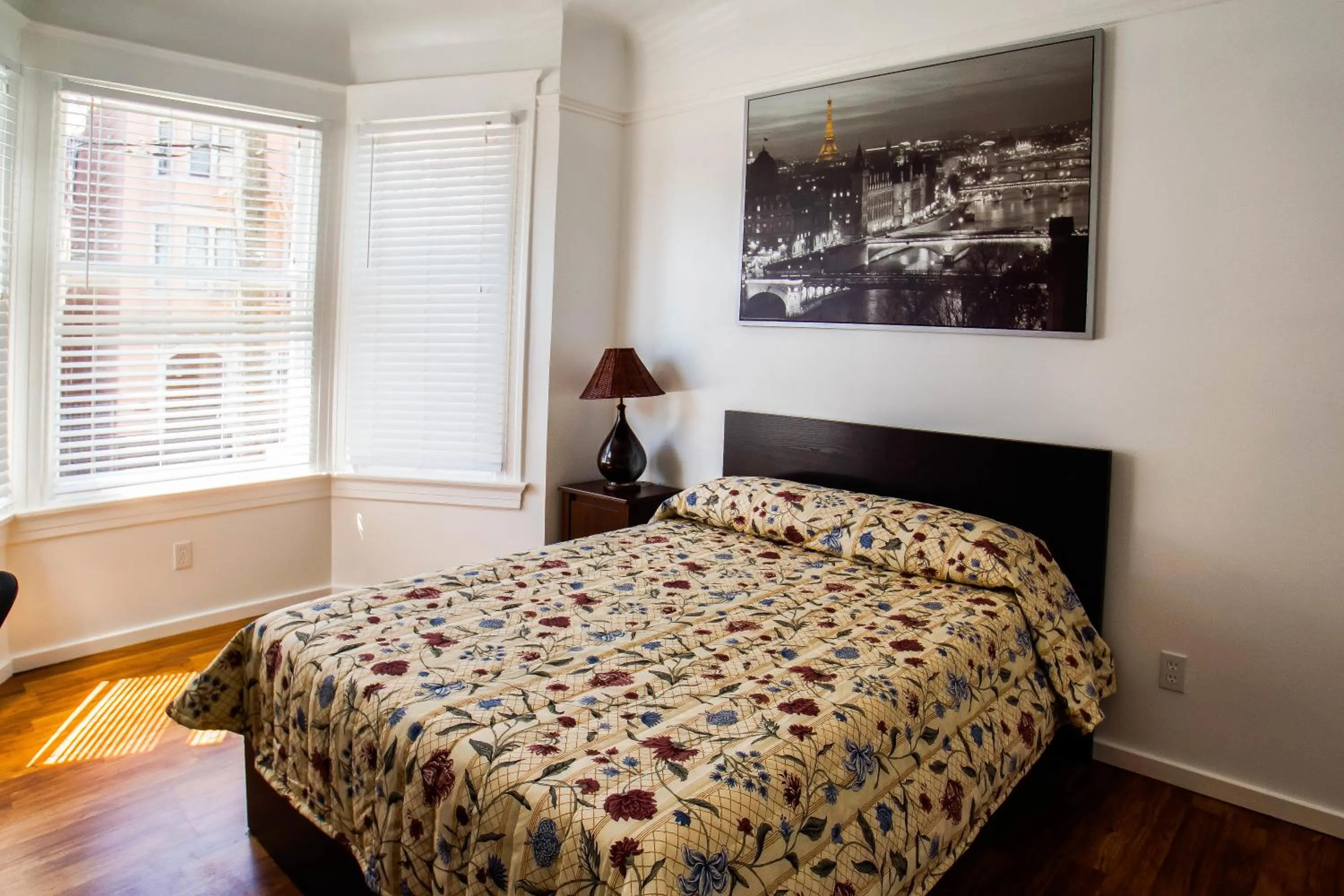 Street view, Bed in Cable Car Hotel