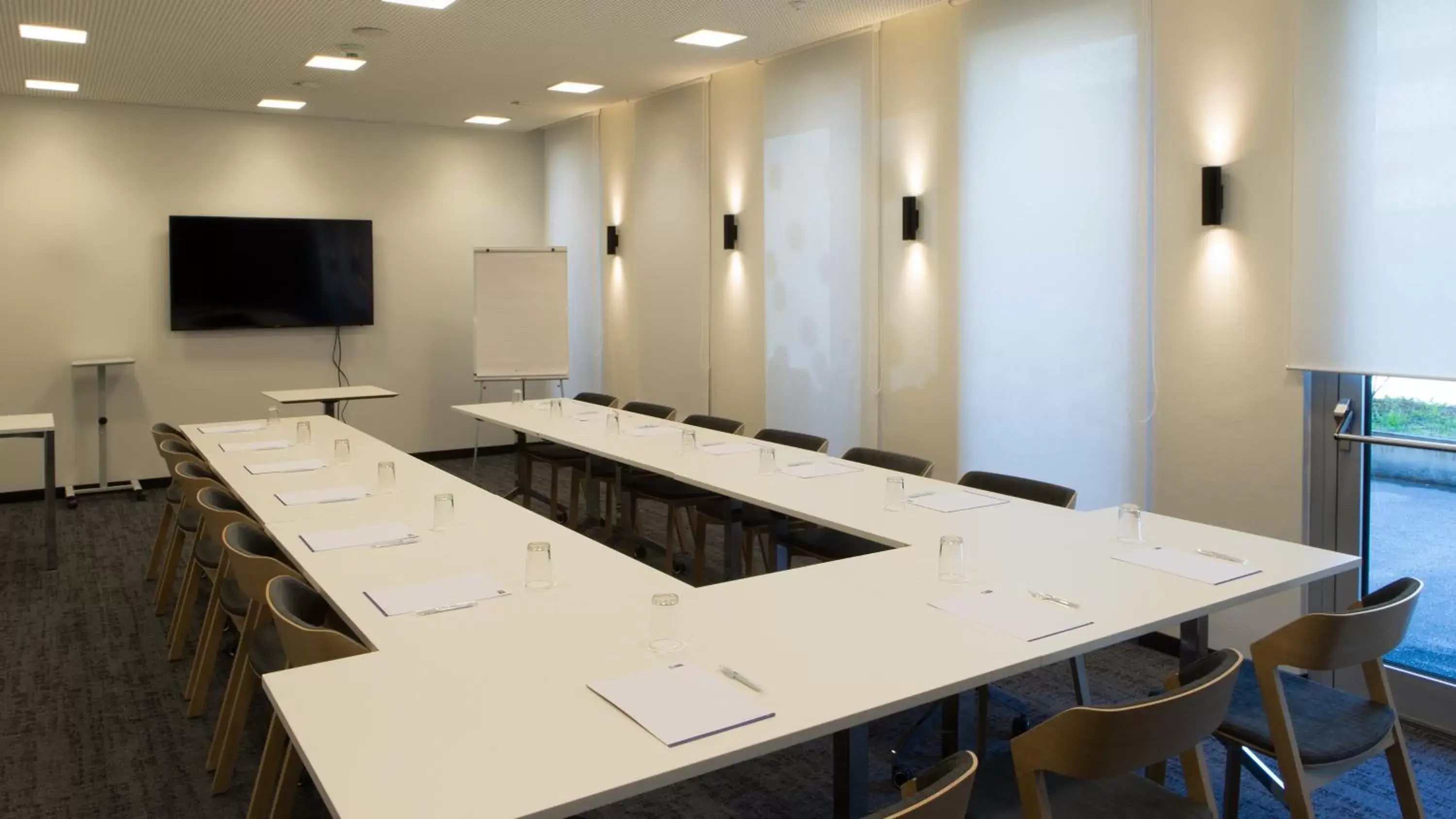 Meeting/conference room in Holiday Inn Express Geneva Airport