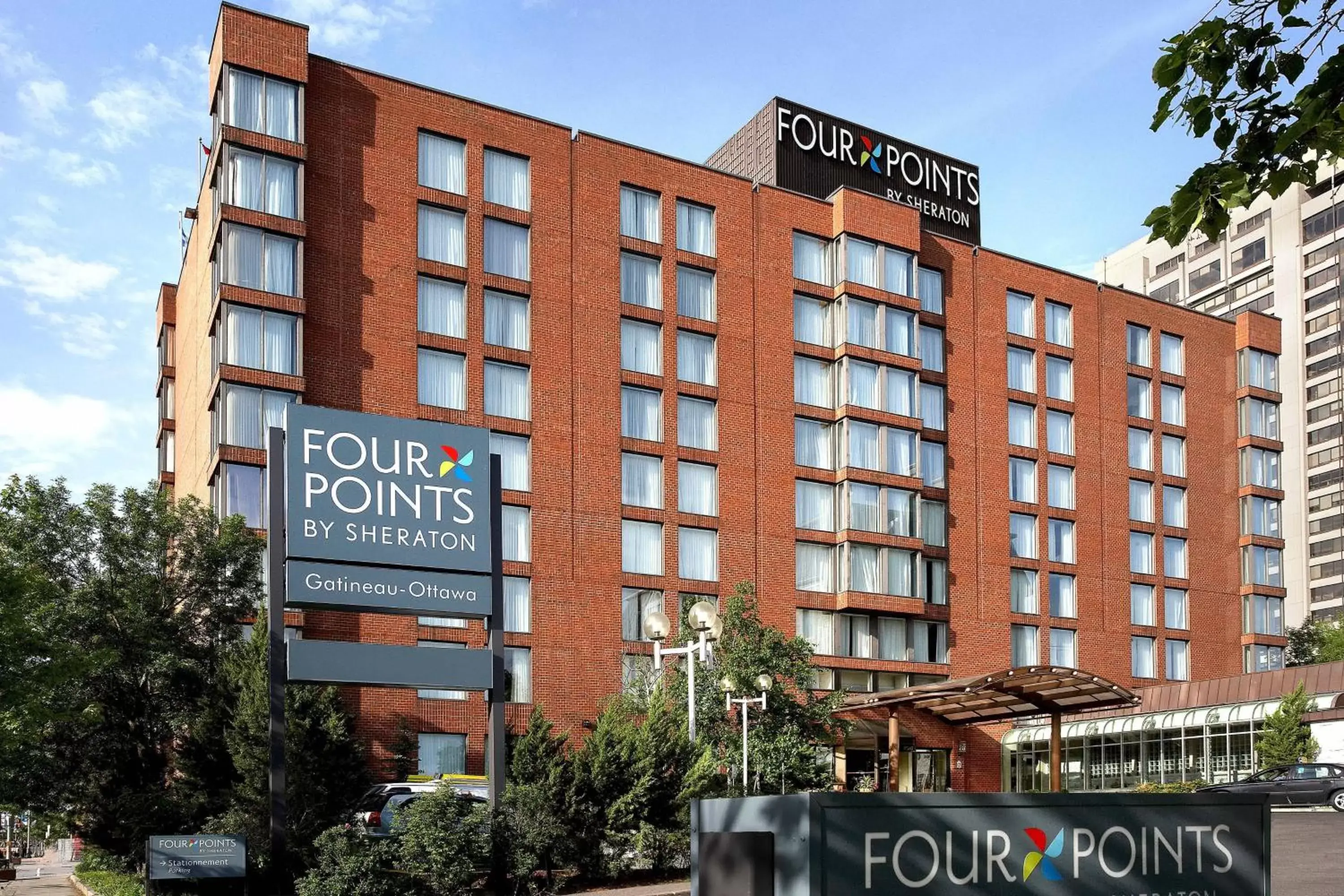 Property Building in Four Points by Sheraton Hotel & Conference Centre Gatineau-Ottawa