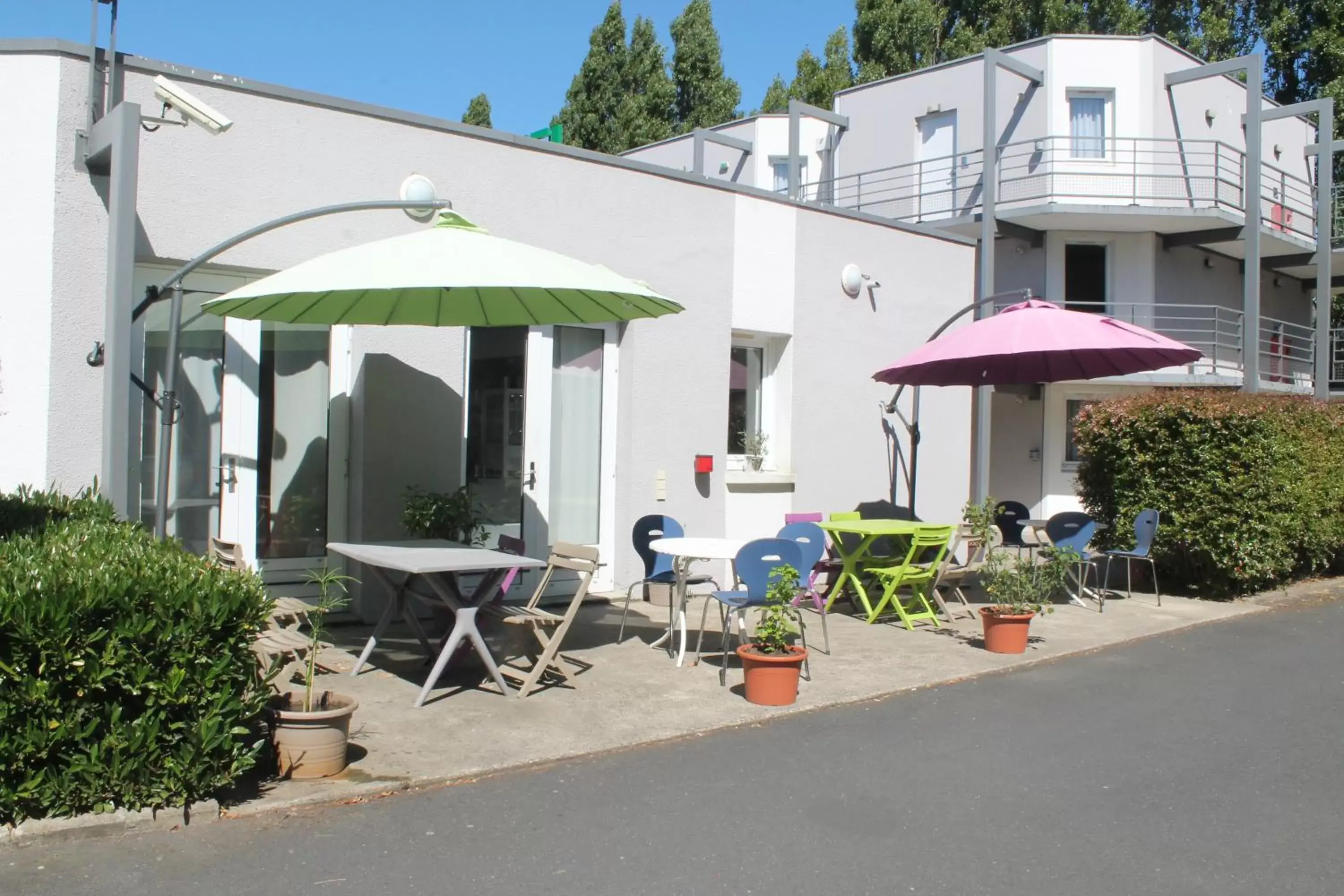 Facade/entrance, Patio/Outdoor Area in B Hotel Caen Mondeville