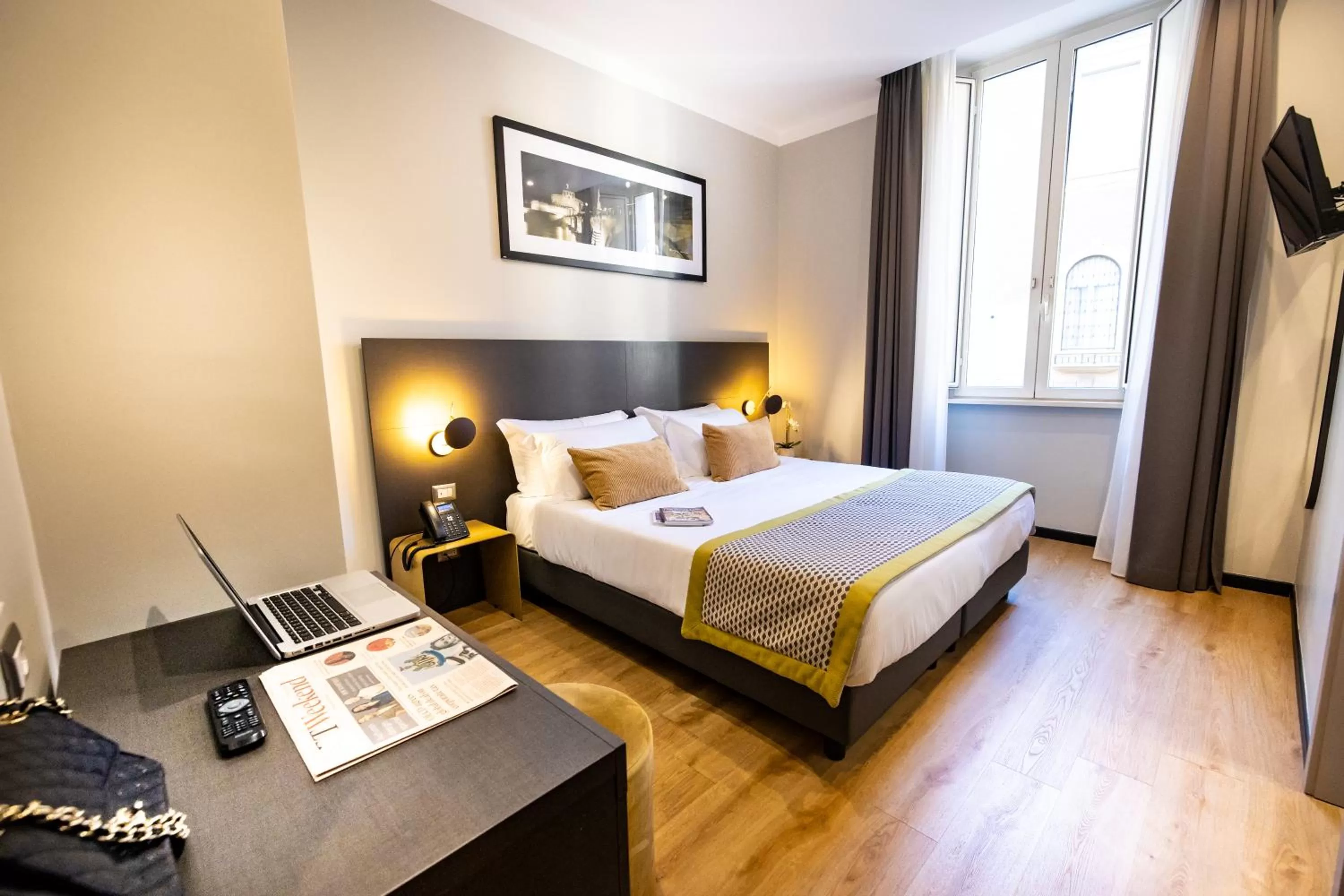 Photo of the whole room, Bed in The Cross Hotel