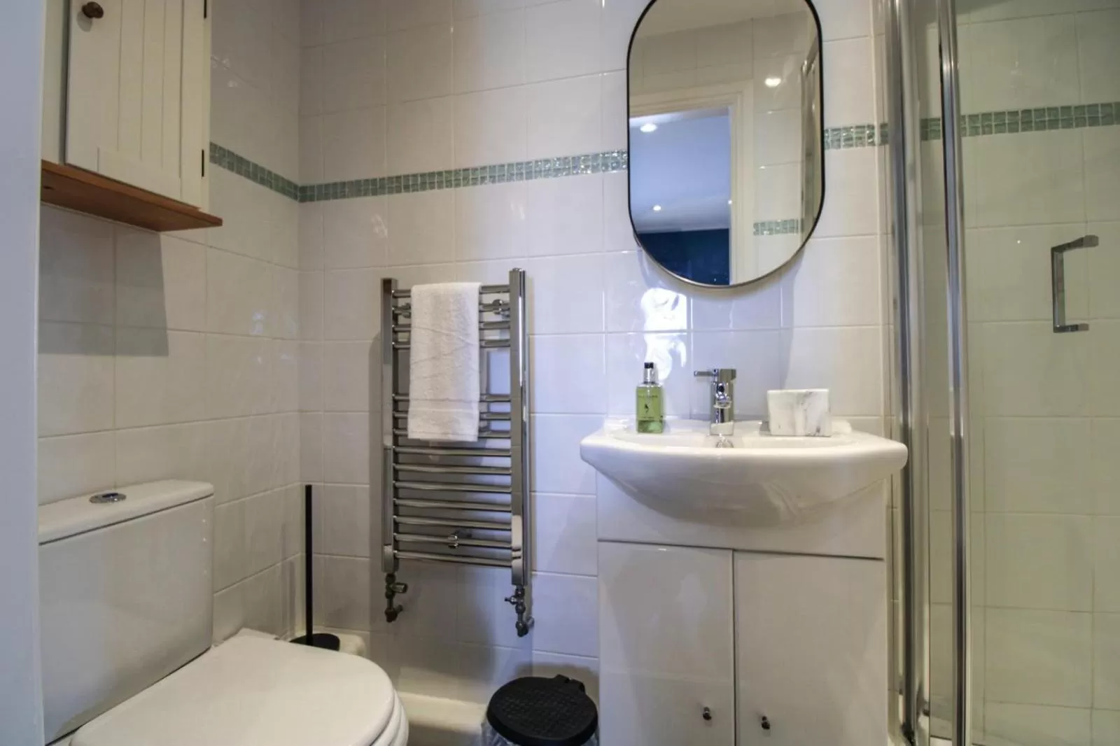 Bathroom in Three Horseshoes Leamside