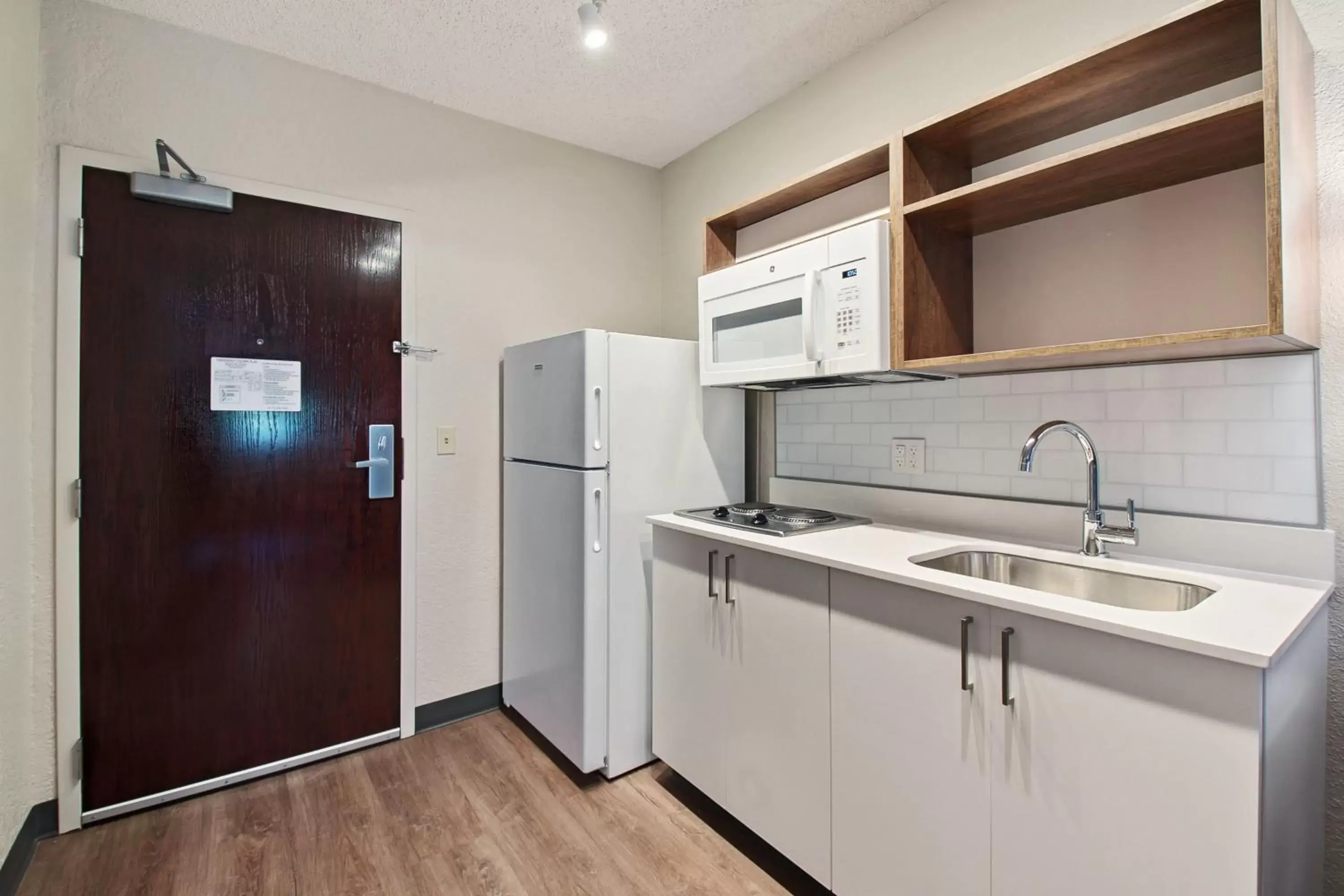 Kitchen or kitchenette, Kitchen/Kitchenette in Extended Stay America Suites - Fort Lauderdale - Plantation