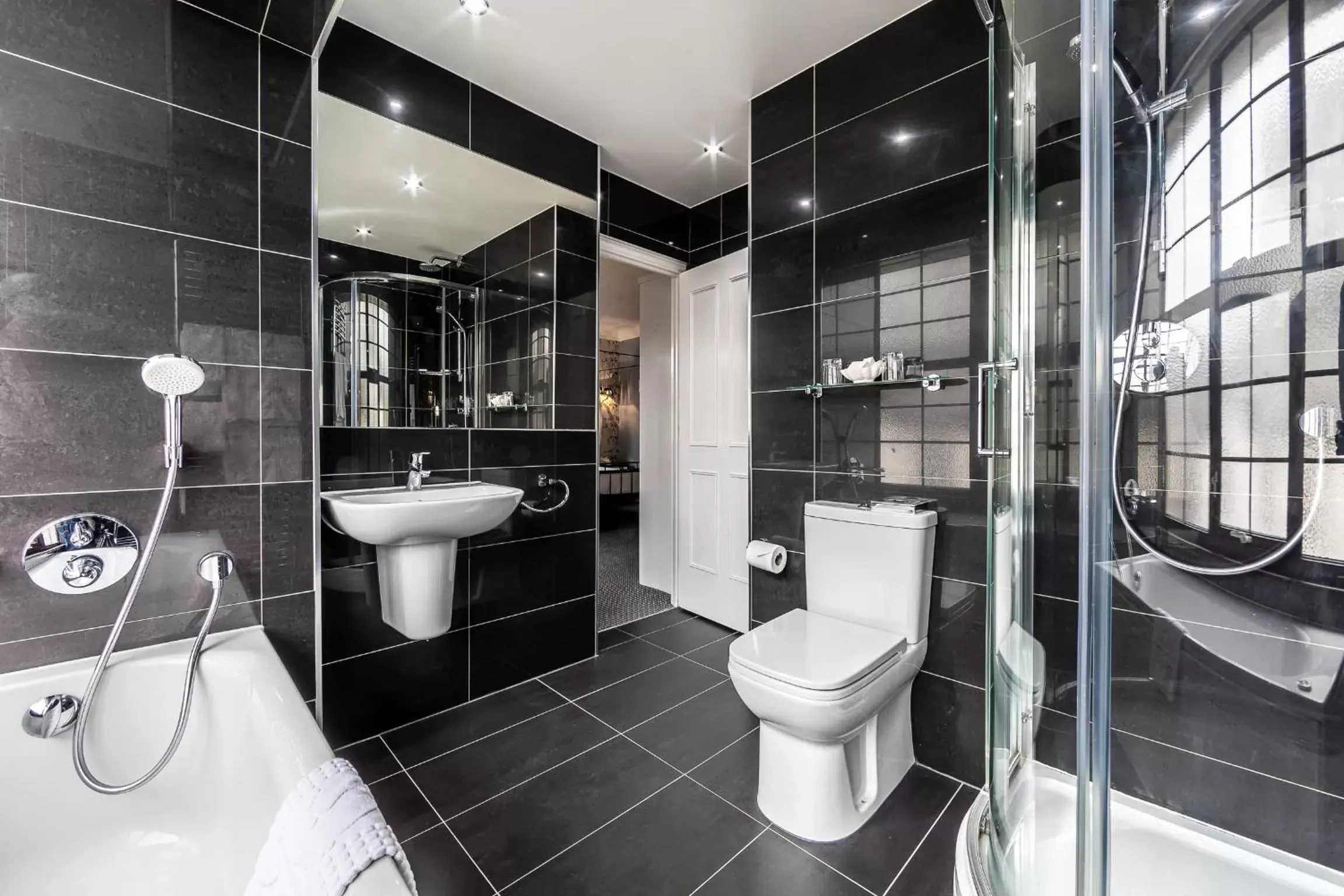 Bathroom in Muthu Westcliff Hotel (Near London Southend Airport)