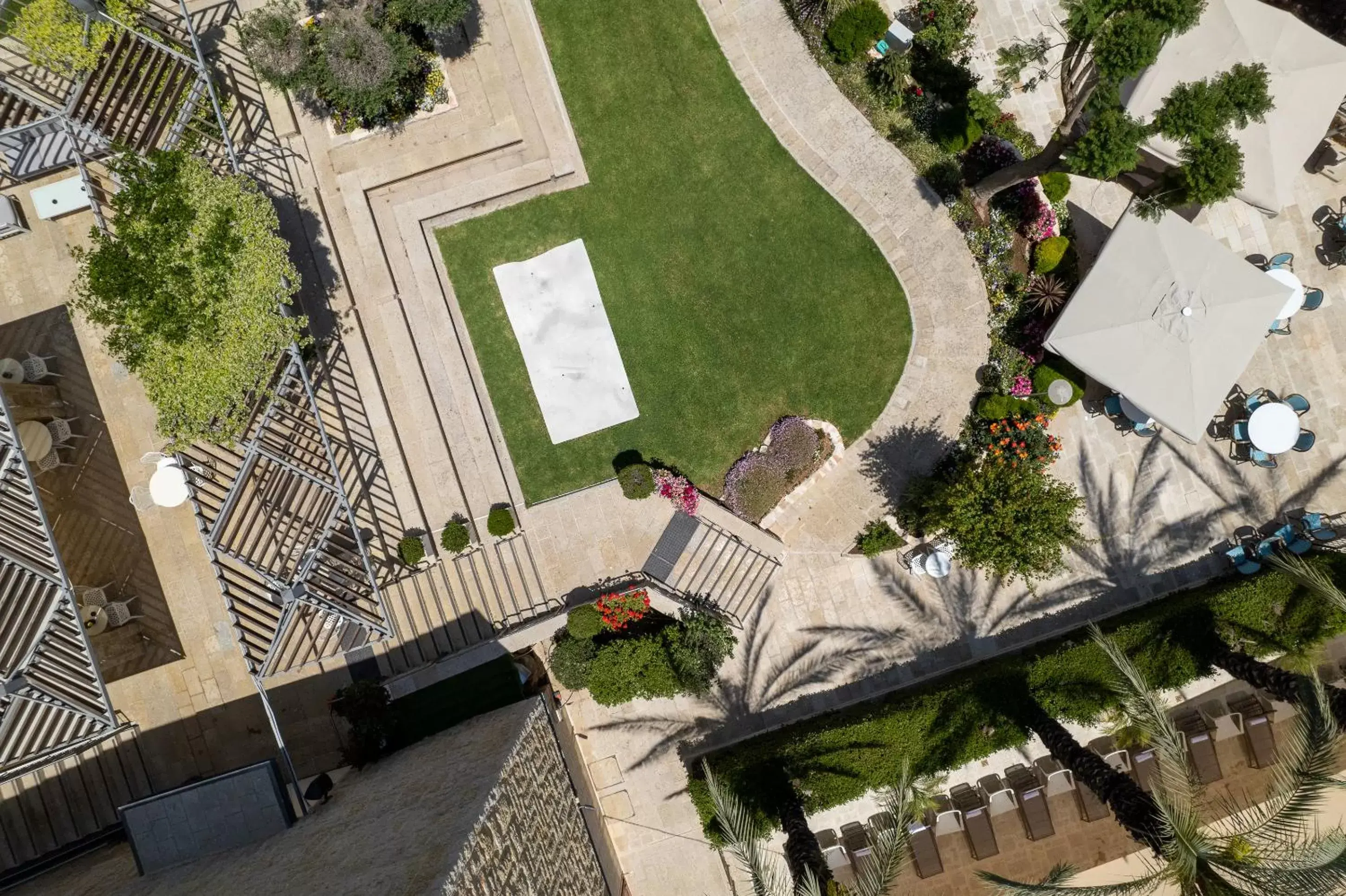 Bird's eye view, Bird's-eye View in Hotel Yehuda