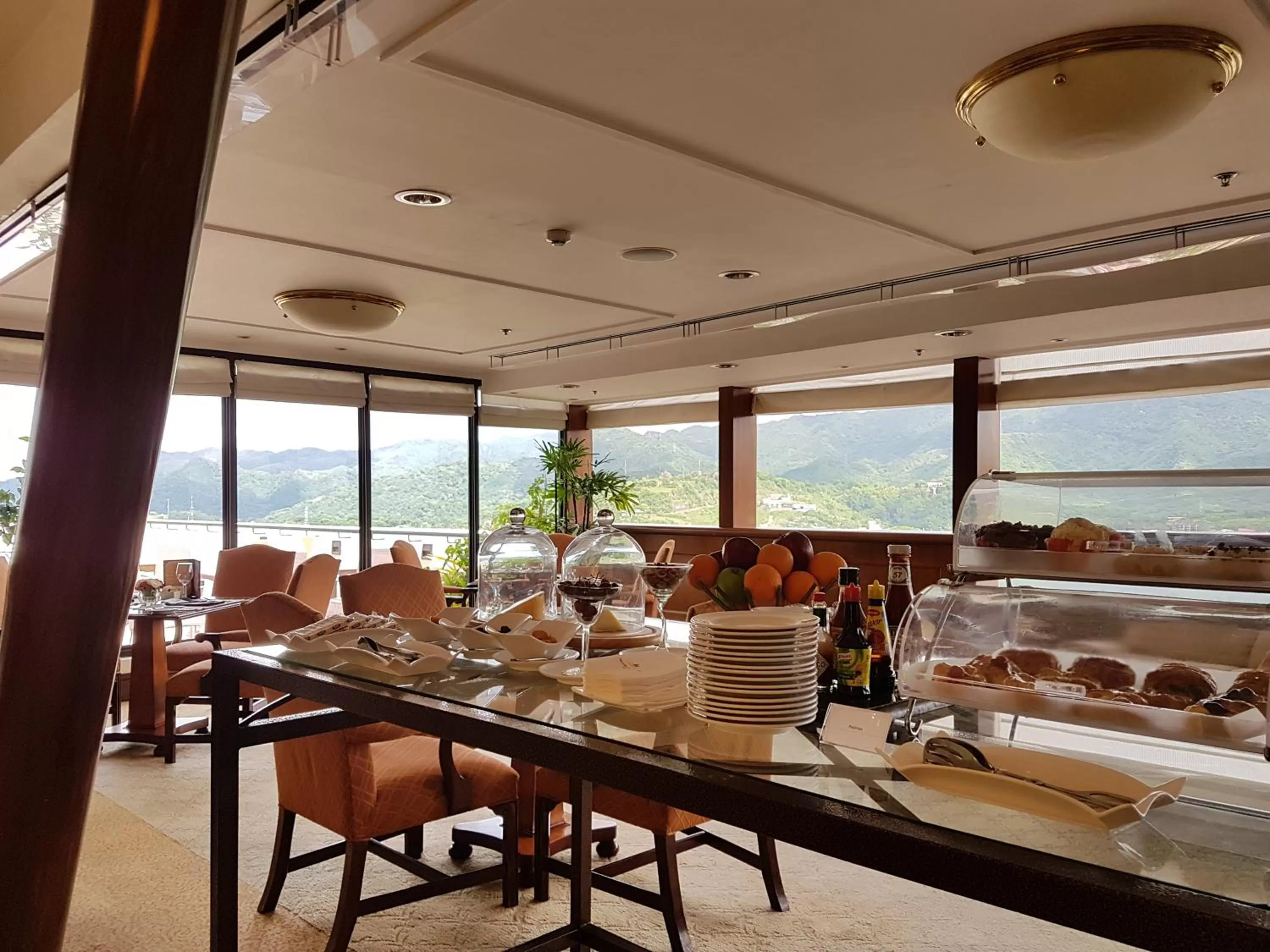 Lounge or bar in Marco Polo Plaza Cebu