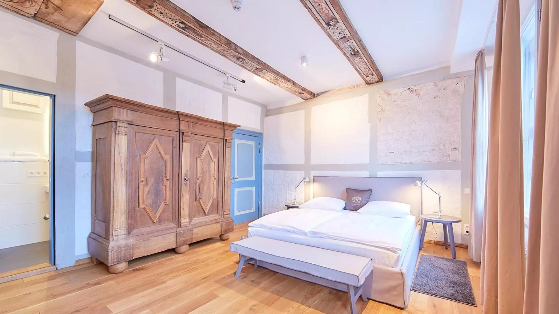 Photo of the whole room, Bed in Anno 1433 Hotel Lüneburg