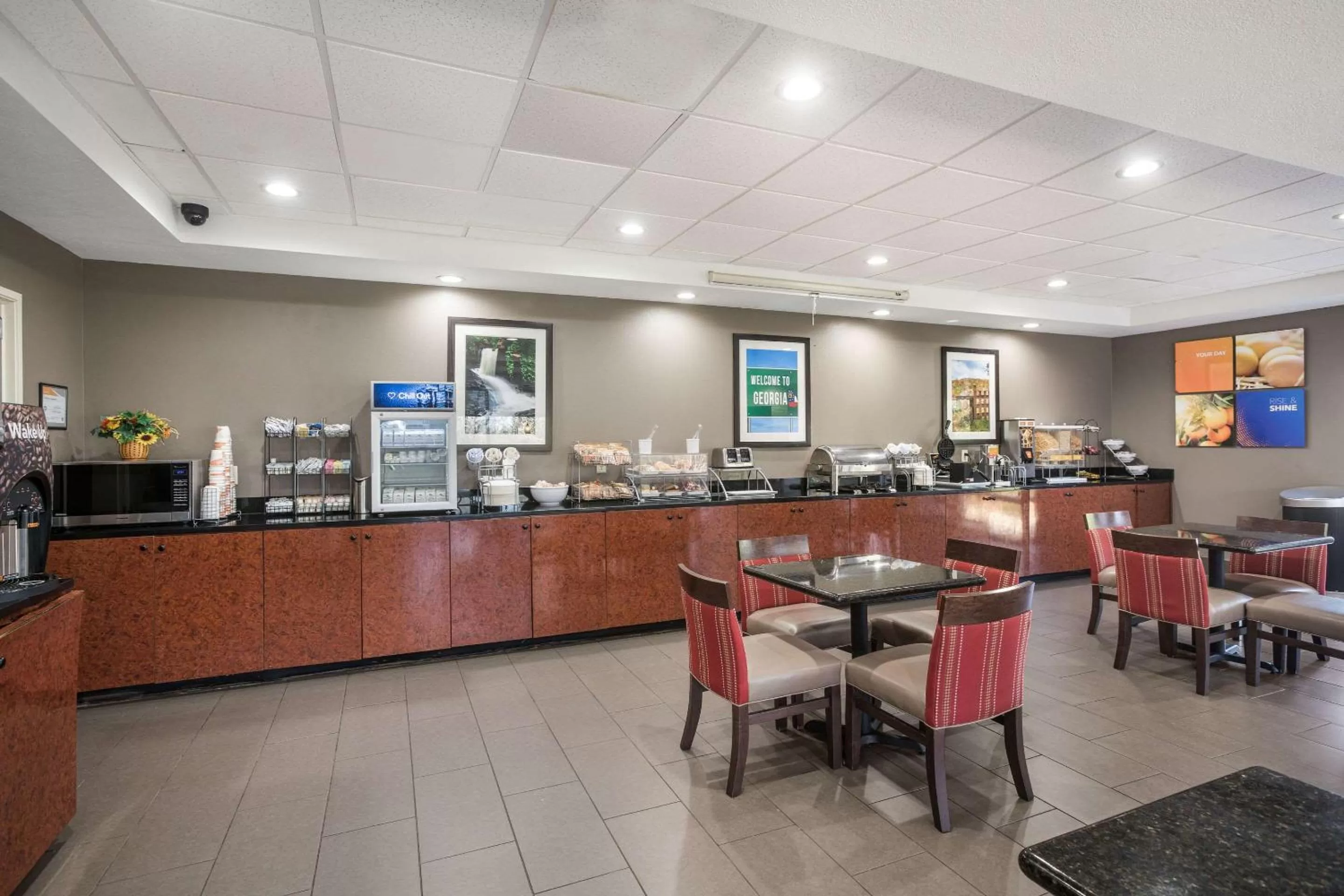 Restaurant/places to eat in Comfort Suites Forsyth near I-75