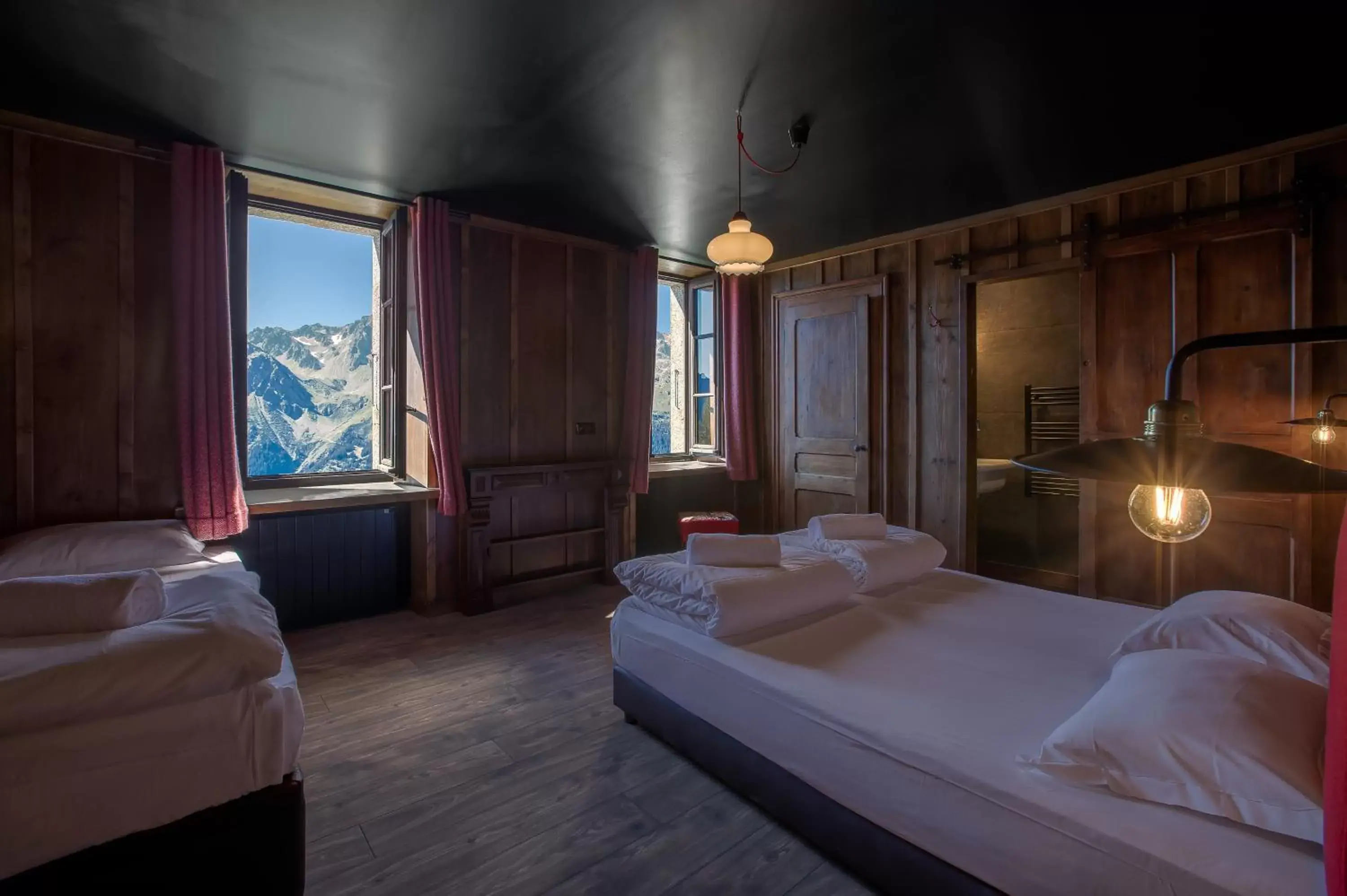 Bedroom, Bed in Refuge du Montenvers