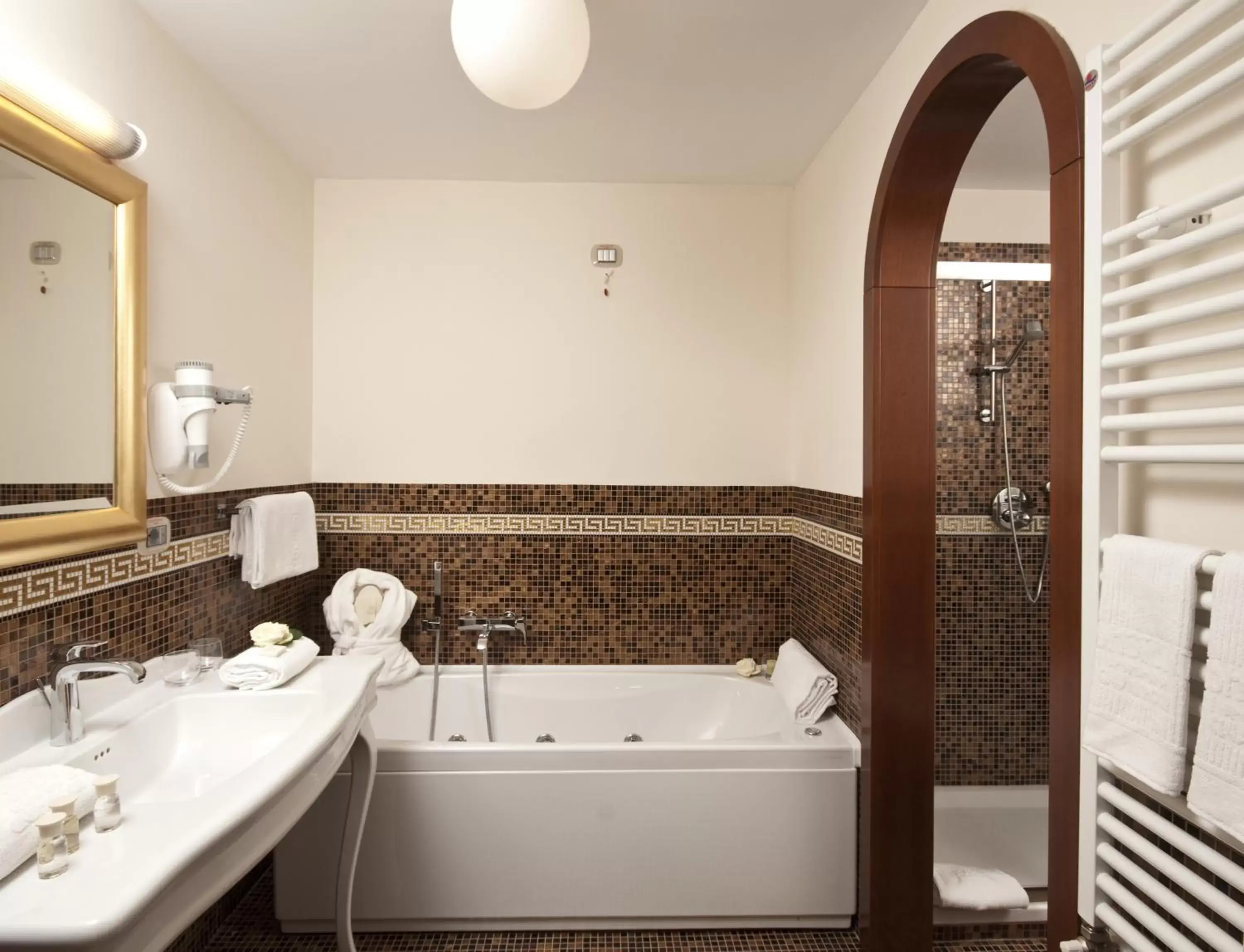 Bathroom in Grand Hotel Italia