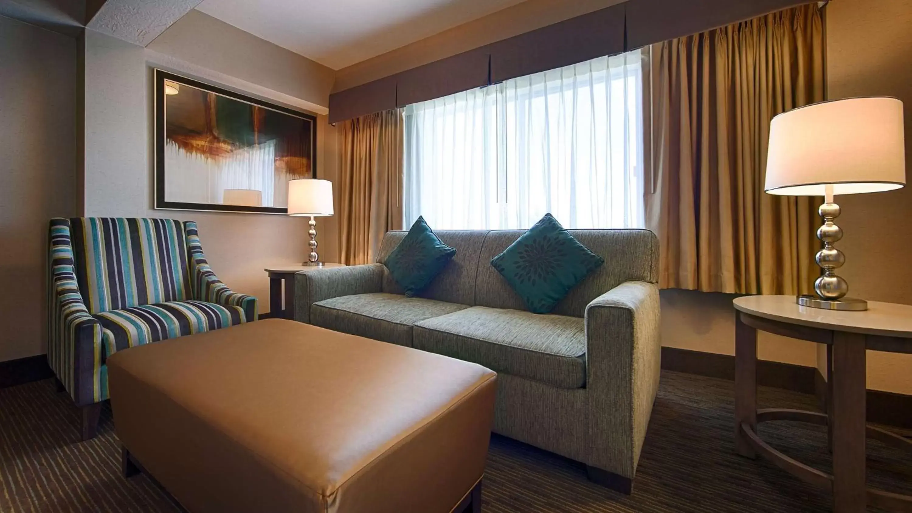 Living room, Seating Area in Best Western Plus Cotton Tree Inn