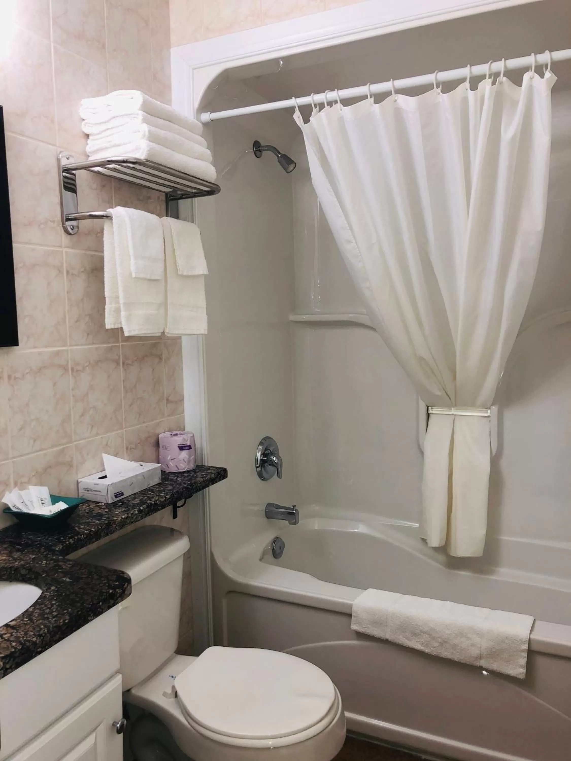 Perth Plaza Inn & Suites