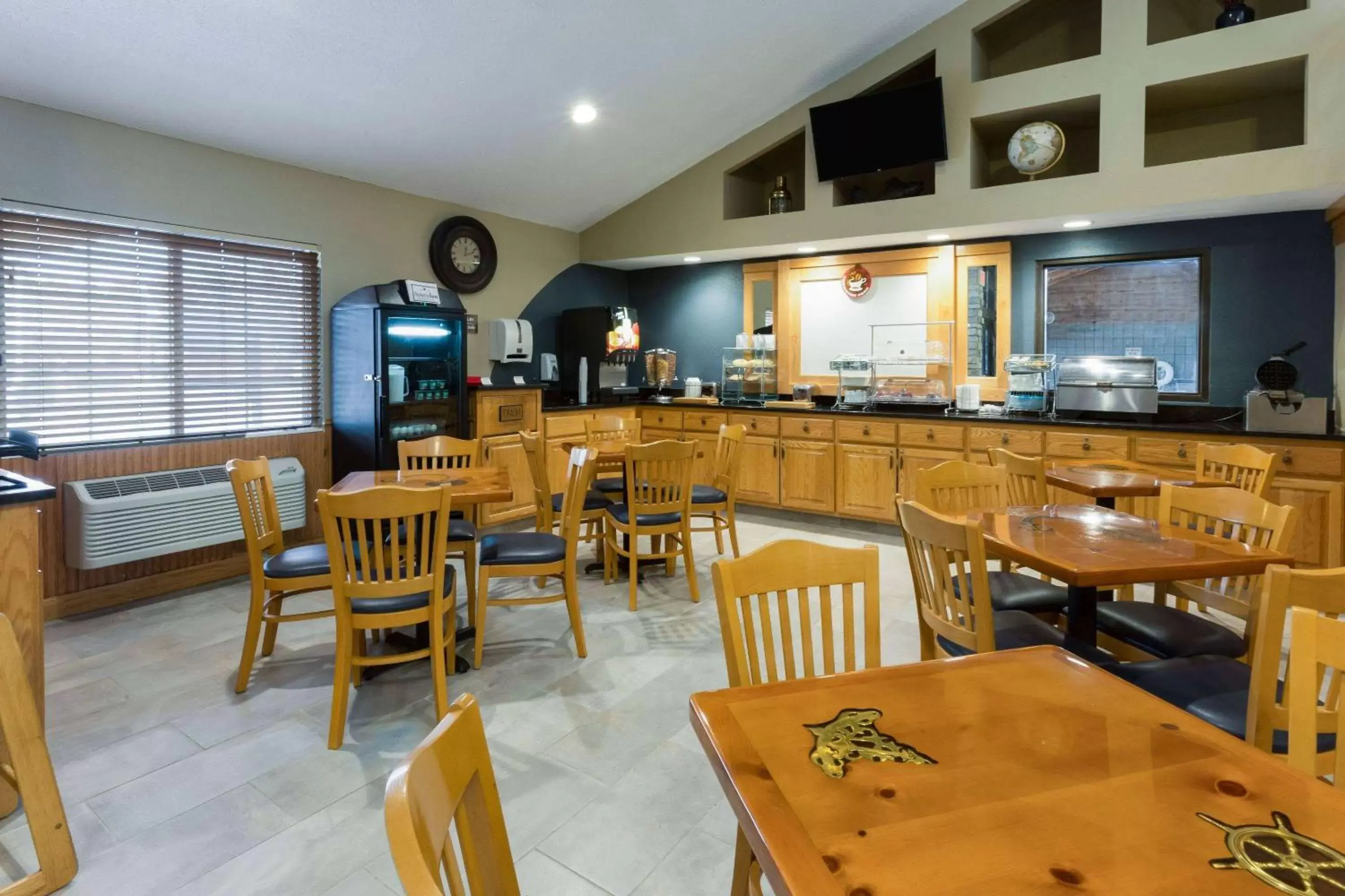 Restaurant/places to eat in AmericInn by Wyndham Hotel and Suites Long Lake Restaurant/places to eat in AmericInn by Wyndham Hotel and Suites Long Lake