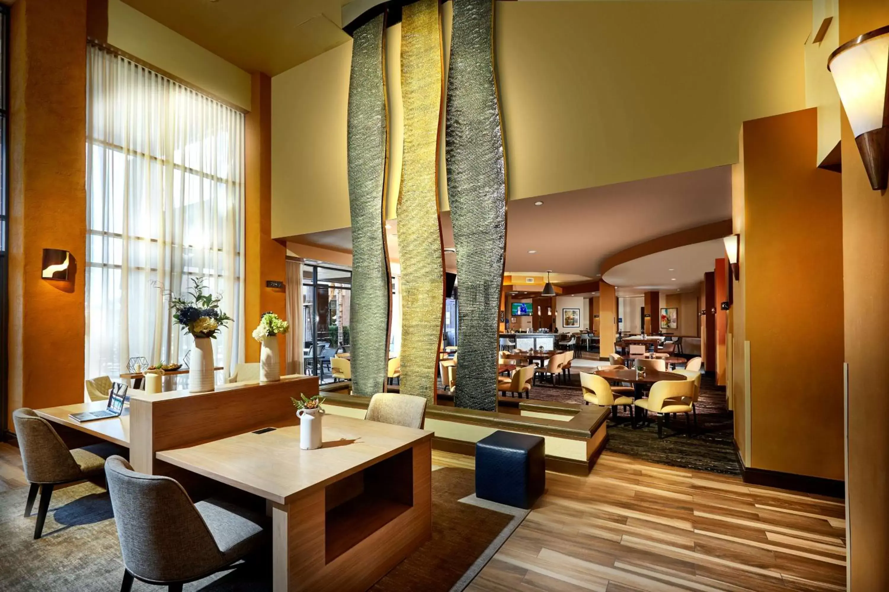 Lobby or reception, Restaurant/Places to Eat in Embassy Suites by Hilton Phoenix Scottsdale