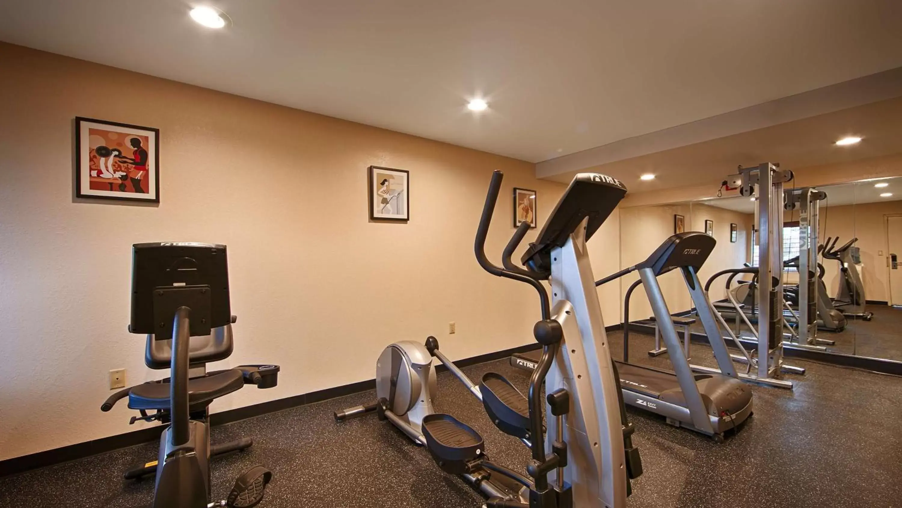 Fitness centre/facilities in SureStay Hotel by Best Western East Brunswick