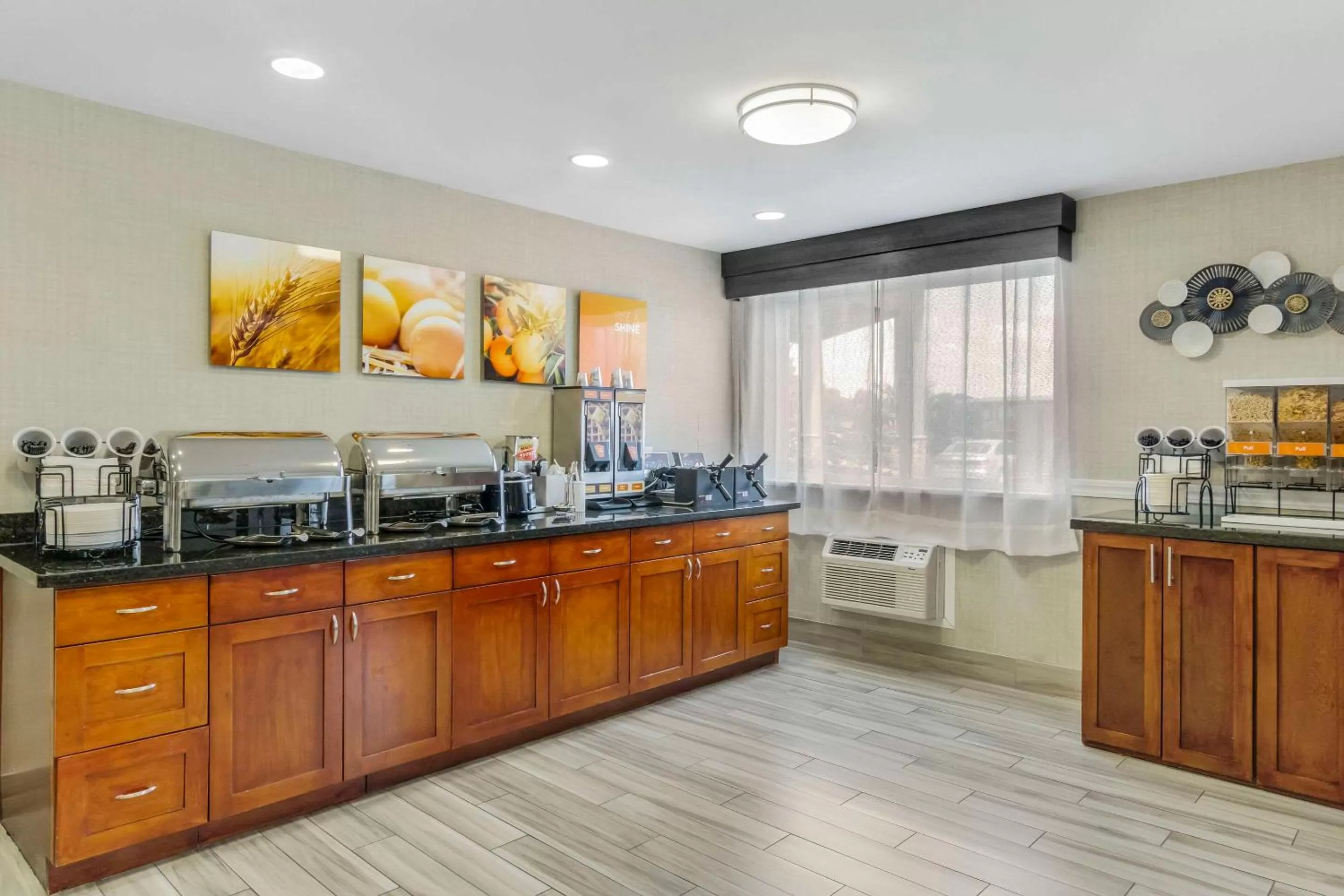 Breakfast in Comfort Inn & Suites Pacific - Auburn