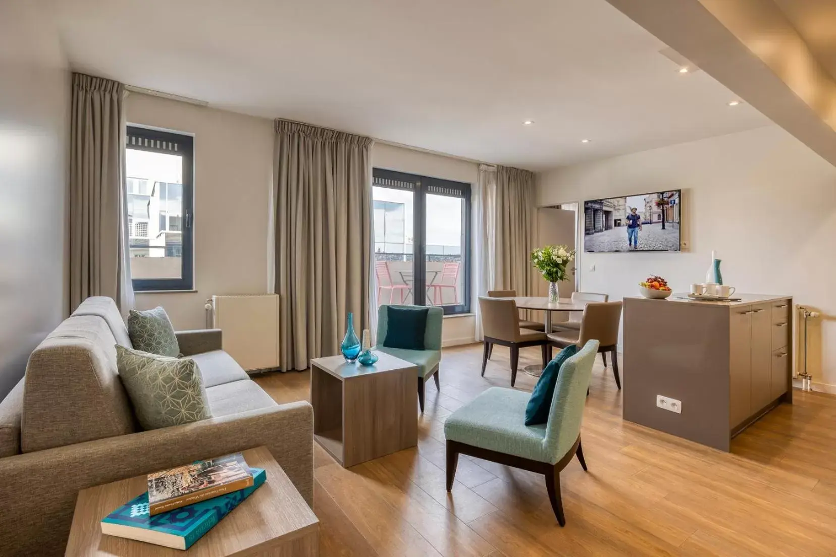 Living room, Seating Area in Citadines Toison d'Or Brussels