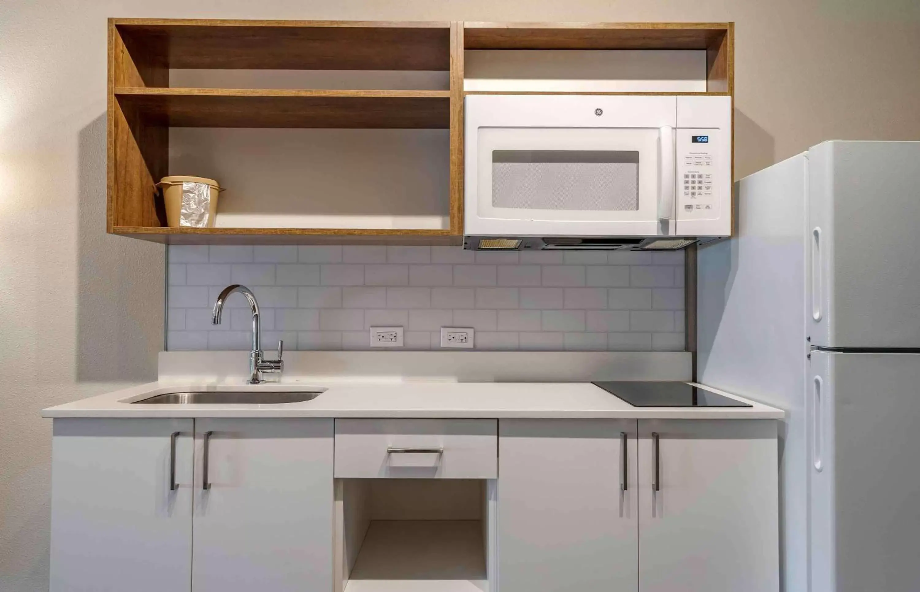 Bedroom, Kitchen/Kitchenette in Extended Stay America Premier Suites - Port Charlotte - I-75