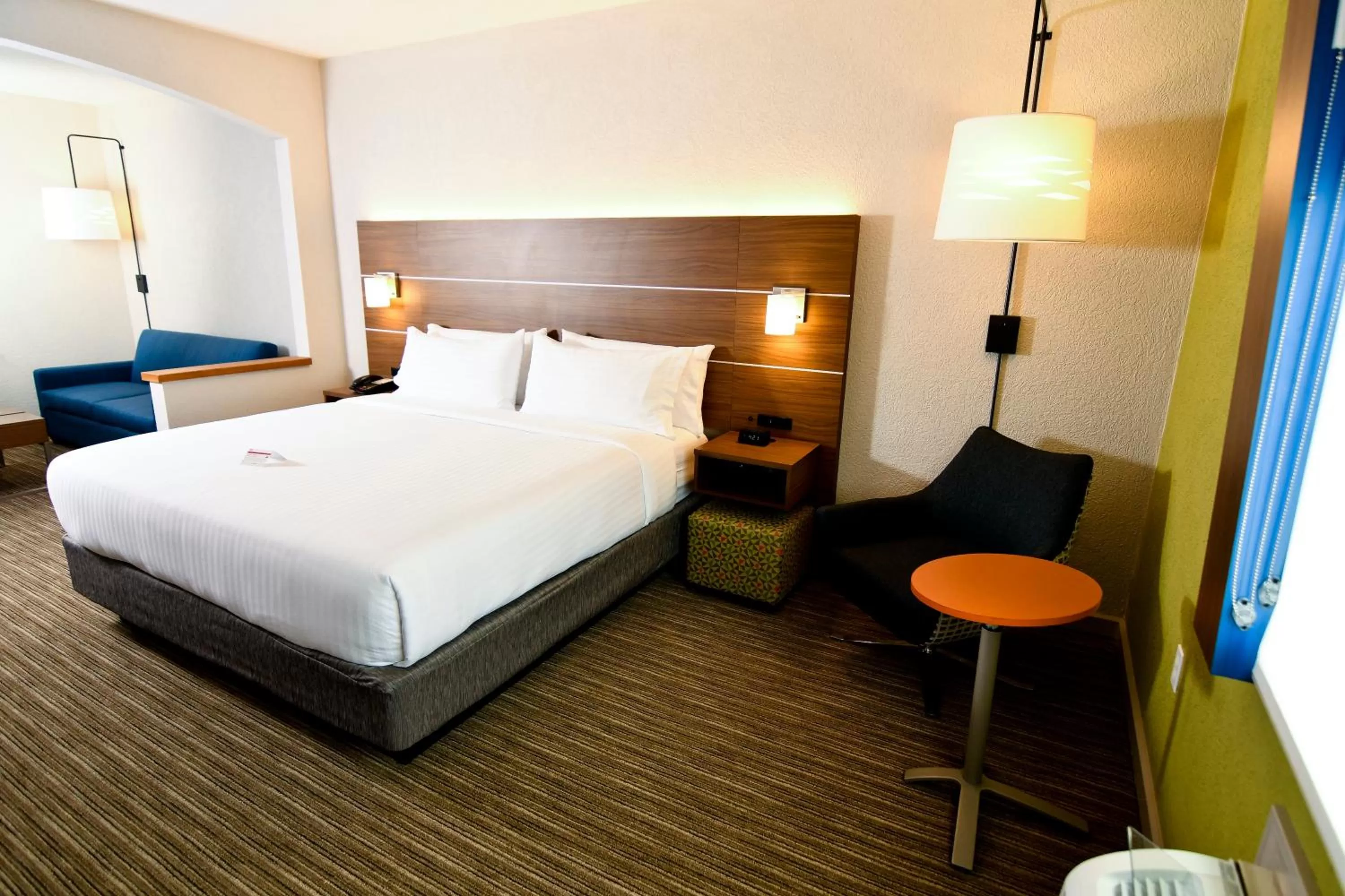 Photo of the whole room, Bed in Holiday Inn Express Hotel & Suites Port Clinton-Catawba Island by IHG