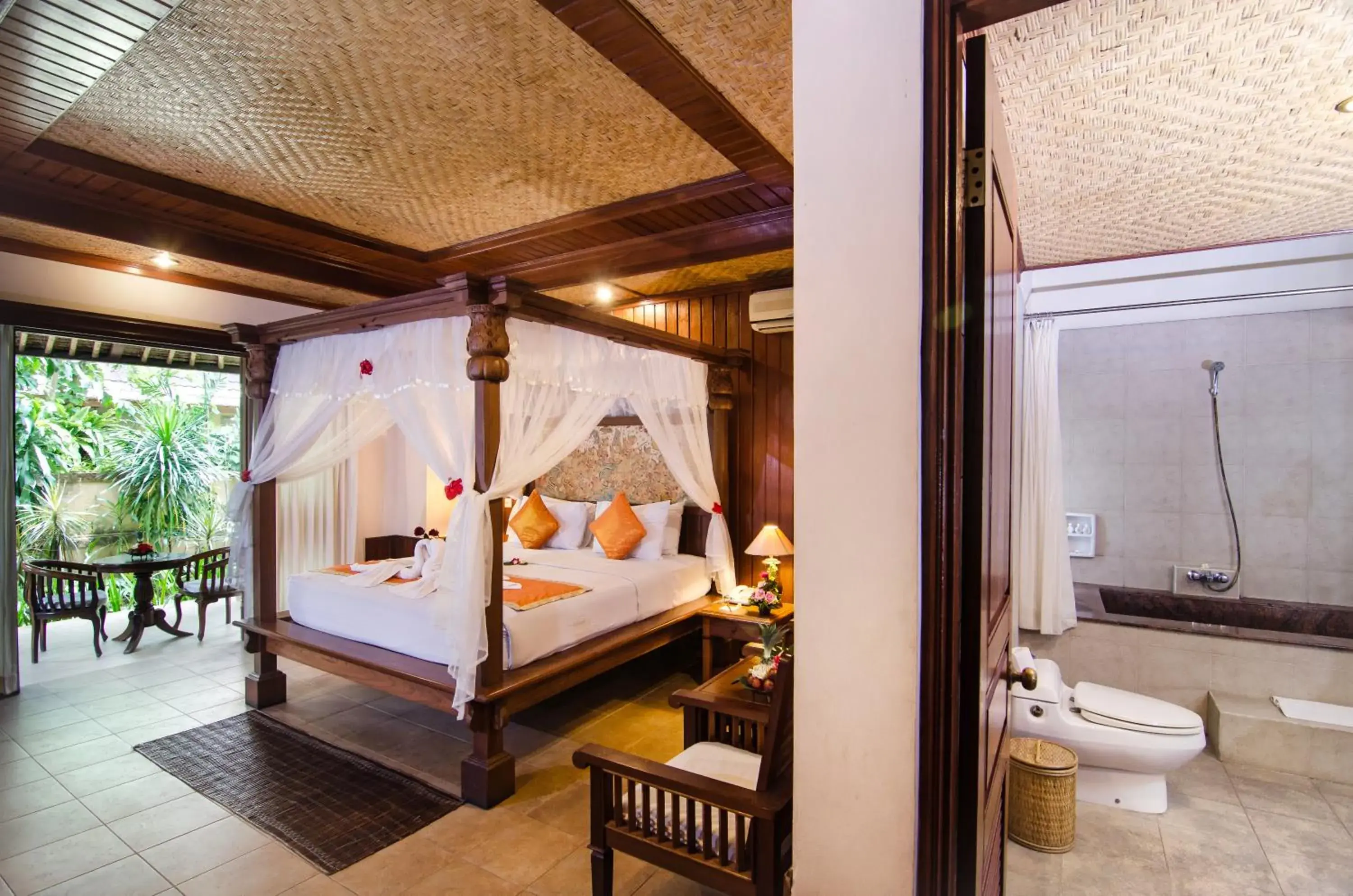 Shower, Bed in Sri Phala Resort & Villa
