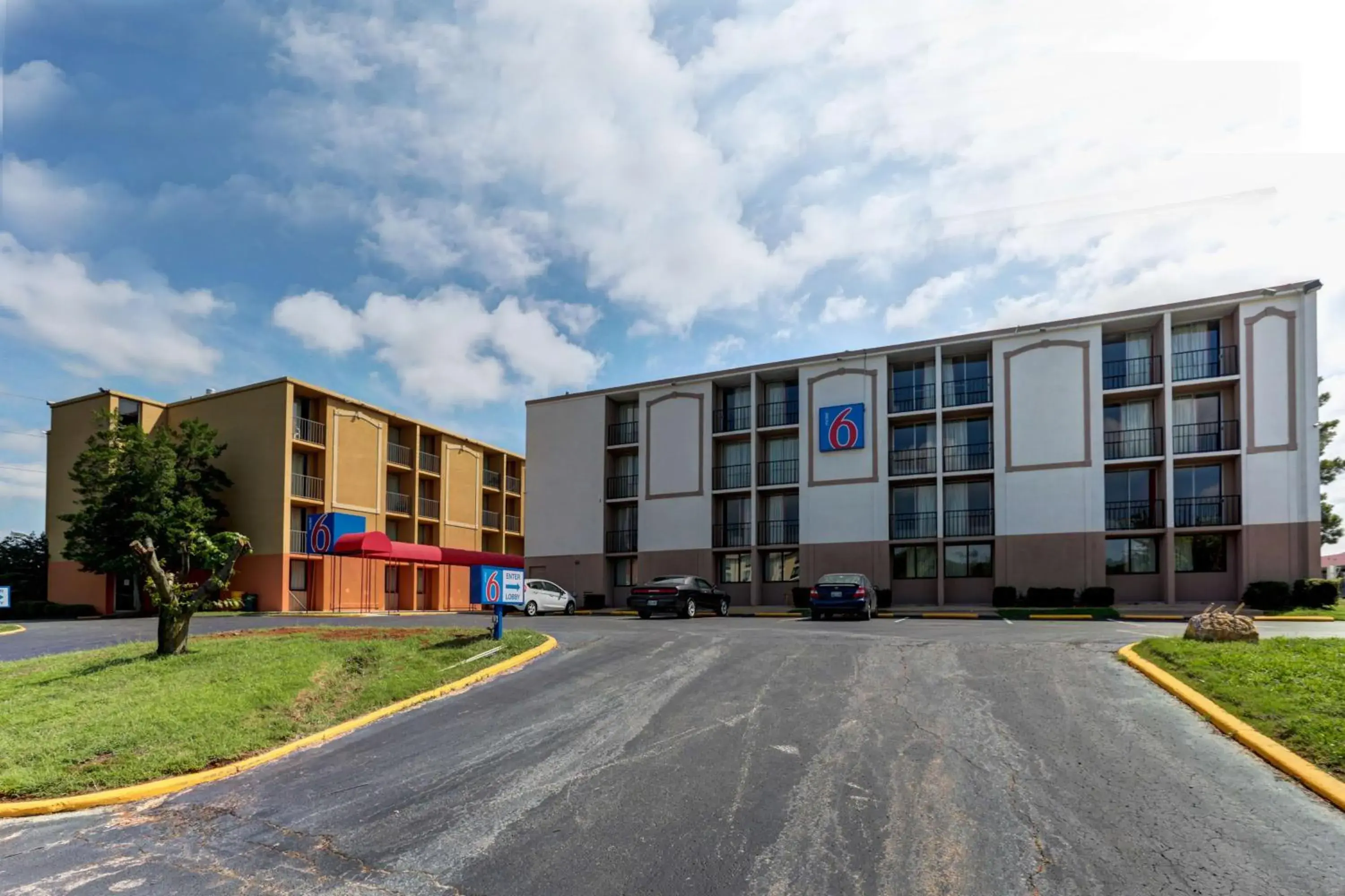 Property Building in Motel 6 Jackson, TN