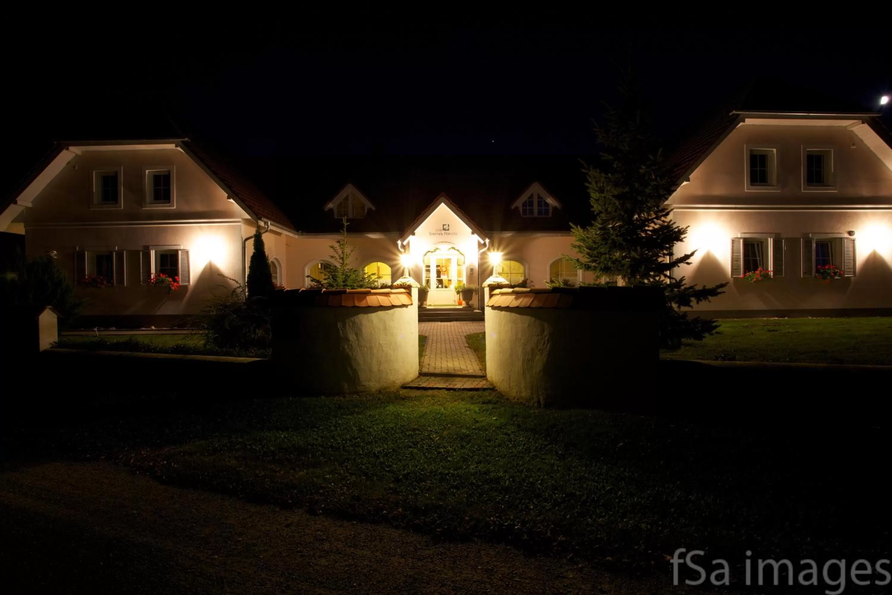 Facade/entrance in Hotel Zsida