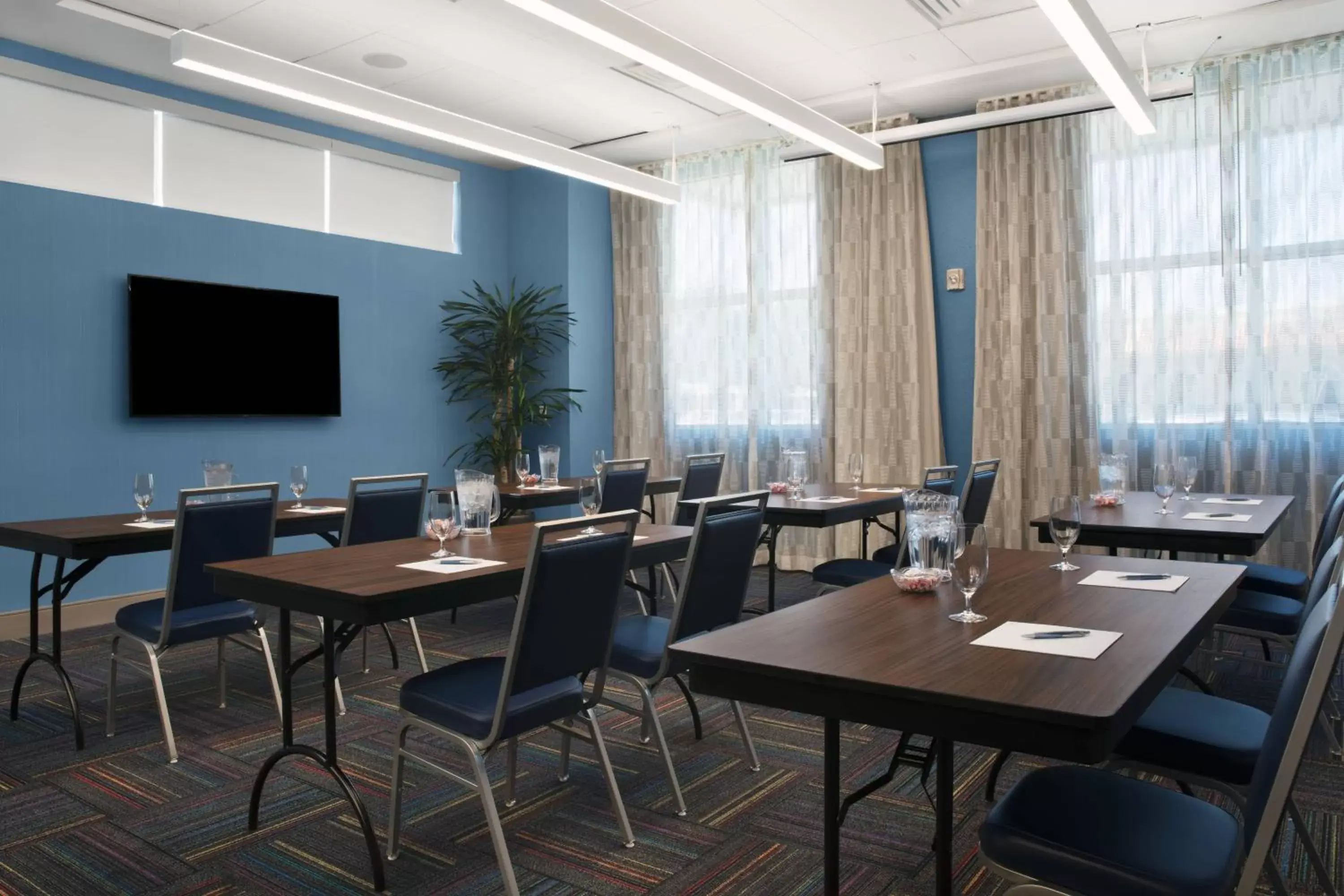 Meeting/conference room, Restaurant/Places to Eat in Four Points by Sheraton Fort Lauderdale Airport/Cruise Port