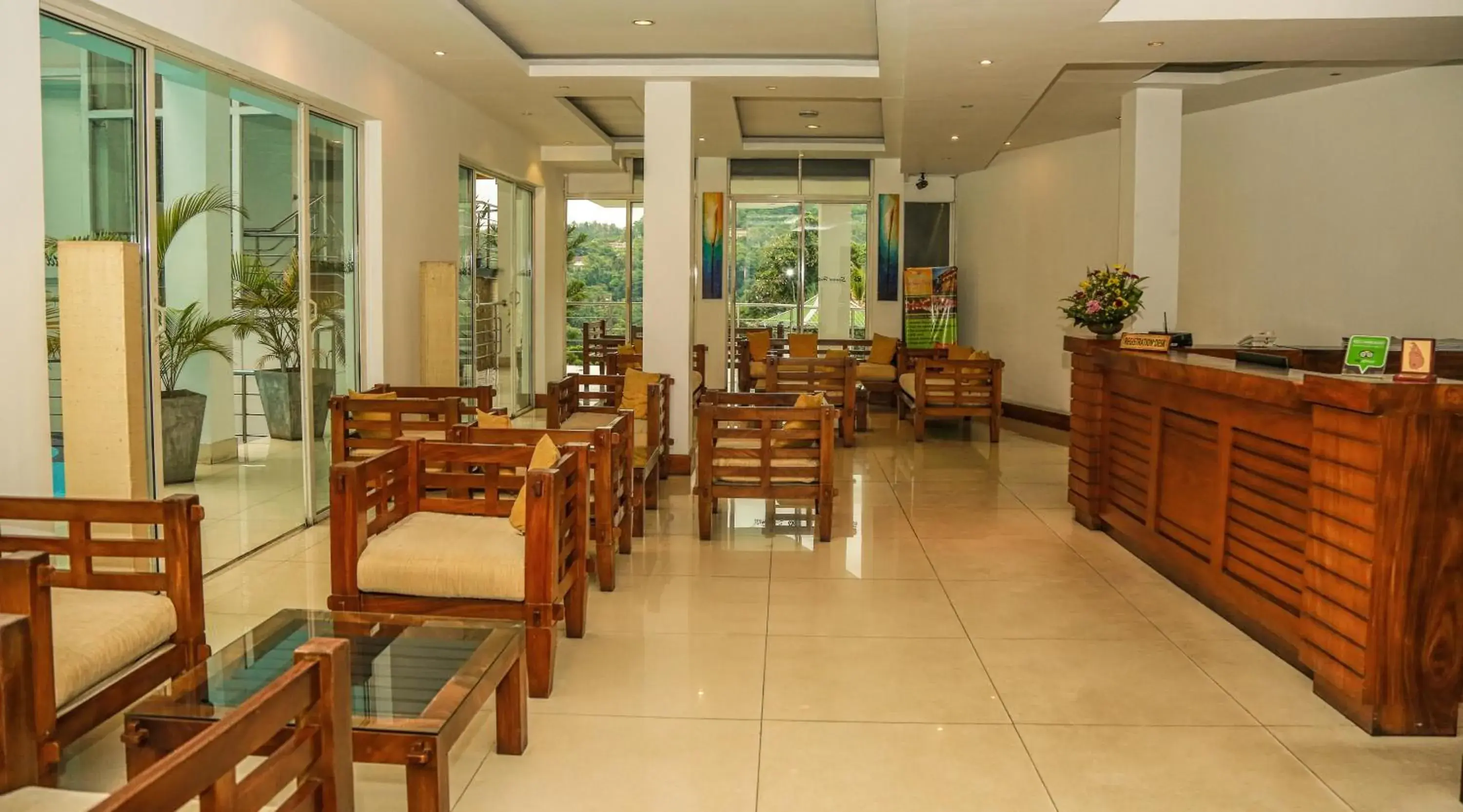 Lobby or reception, Restaurant/Places to Eat in Senani Hotel