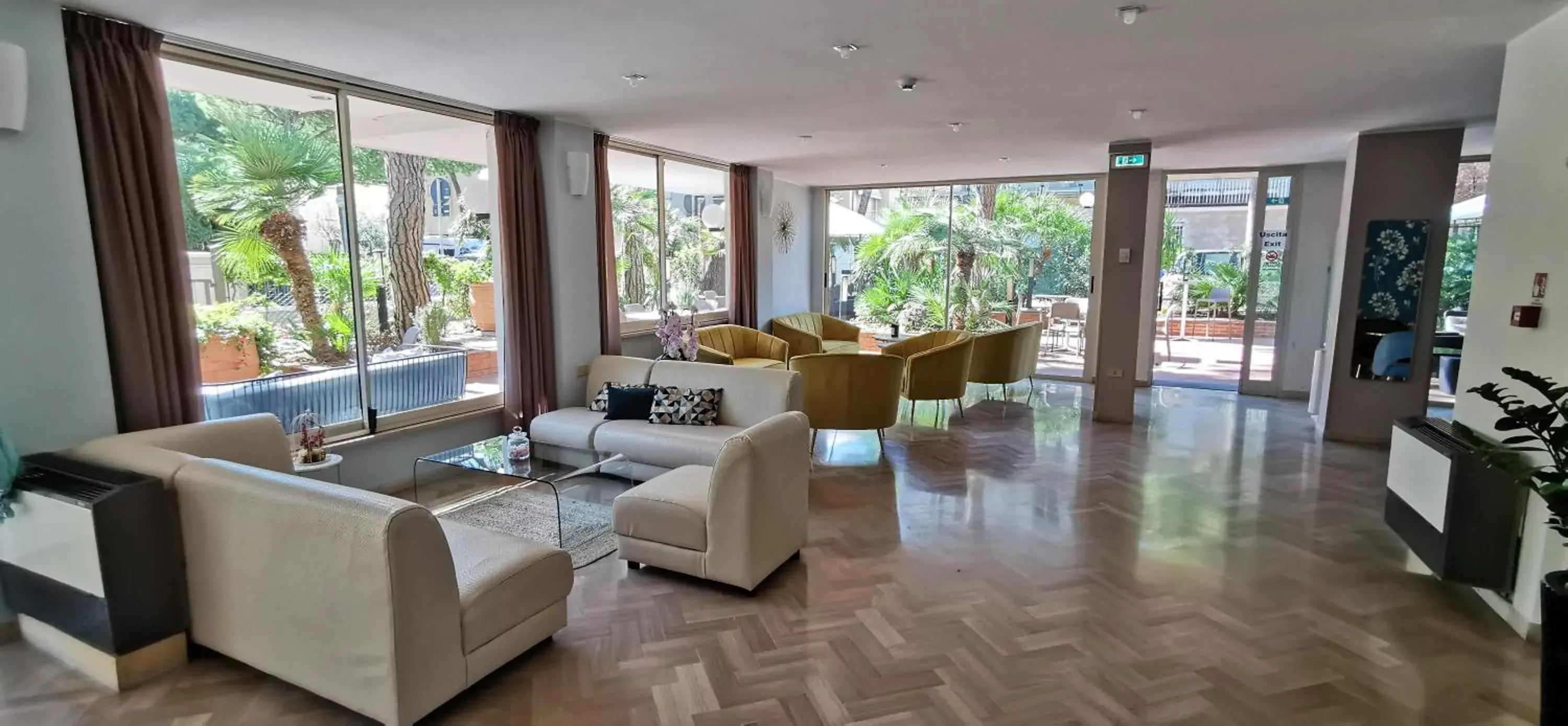 Living room, Lobby/Reception in Aura Living Hotel