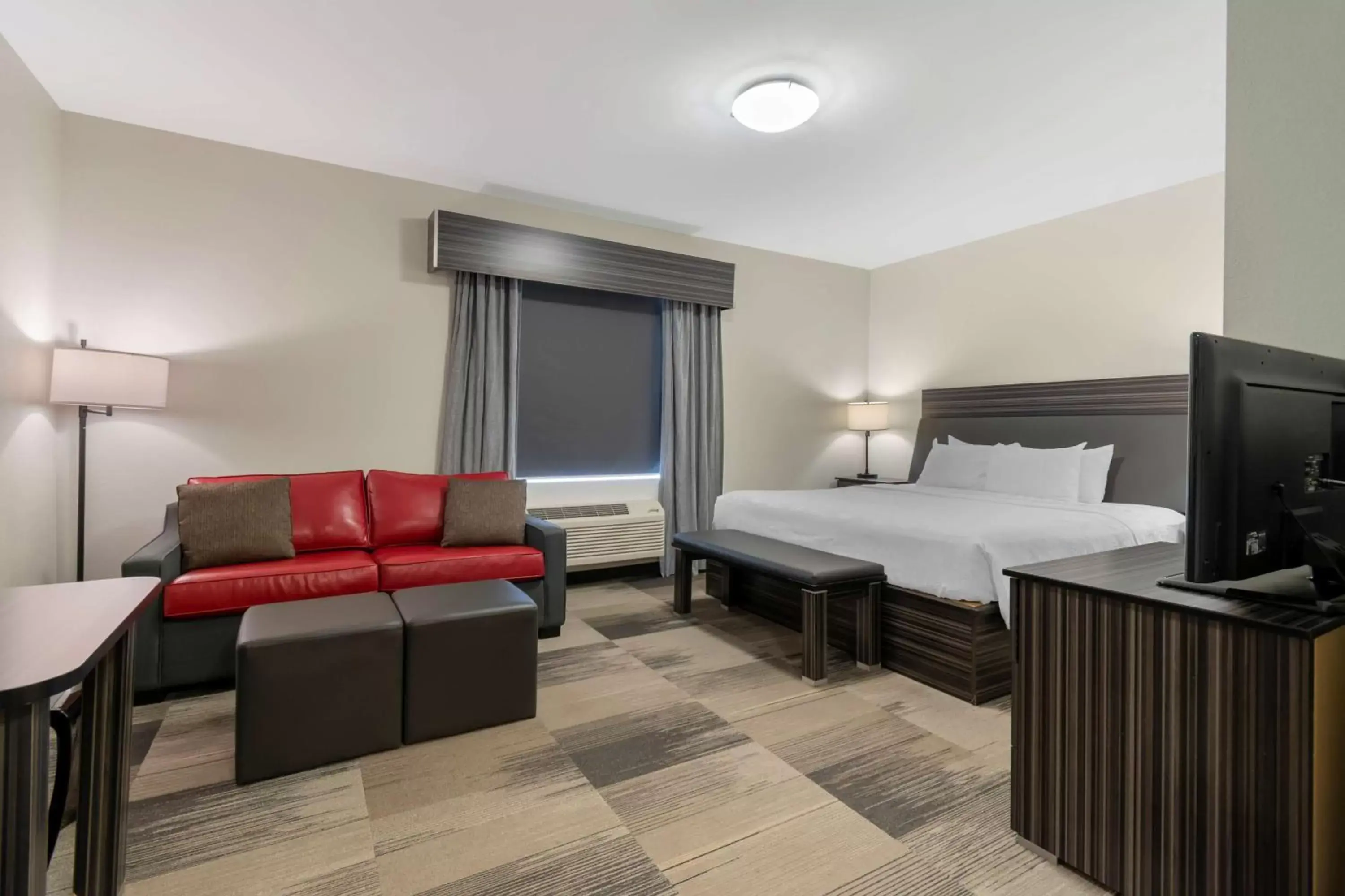 Bedroom in Best Western Plus Airport Inn & Suites