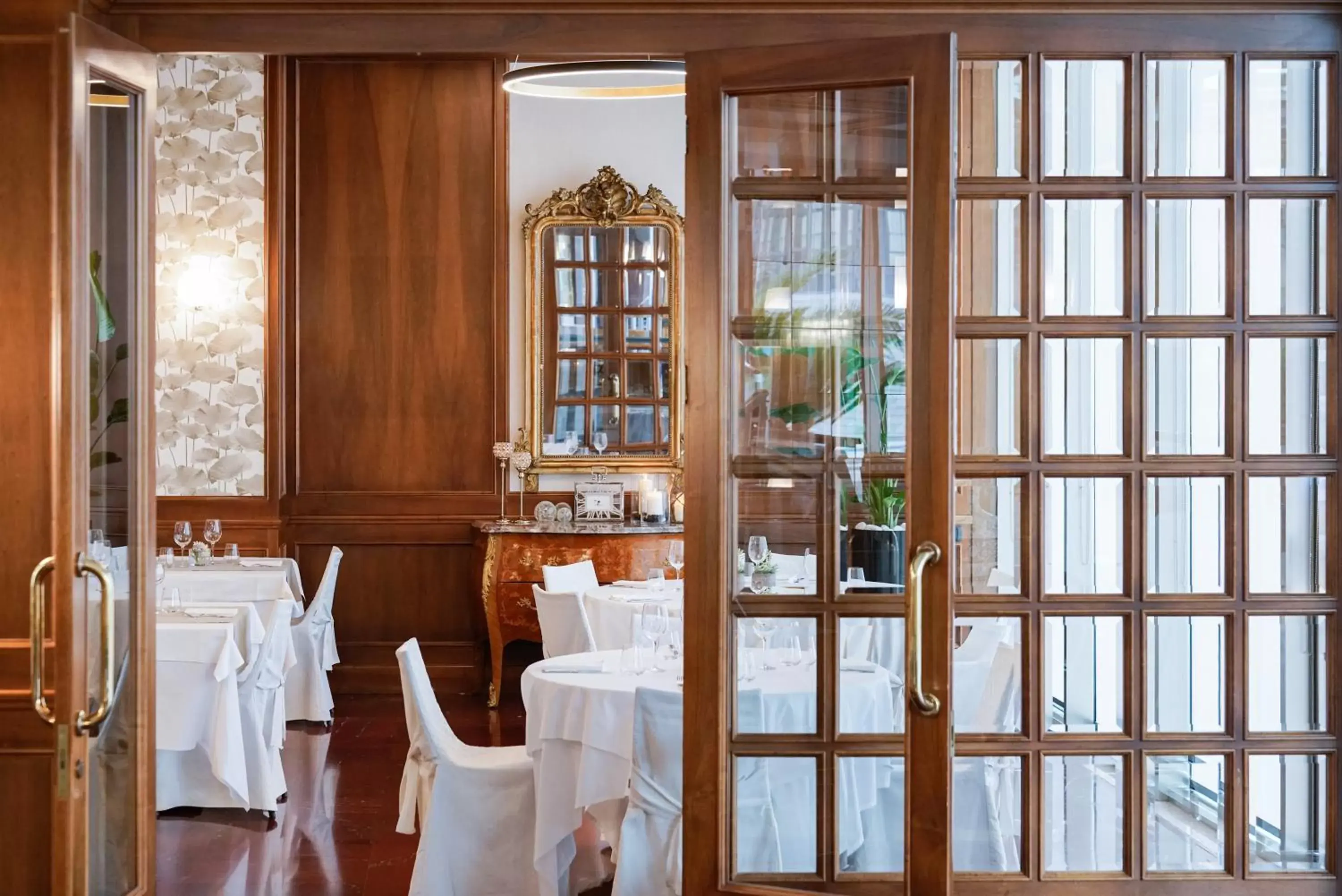 Restaurant/Places to Eat in Hotel Dei Congressi