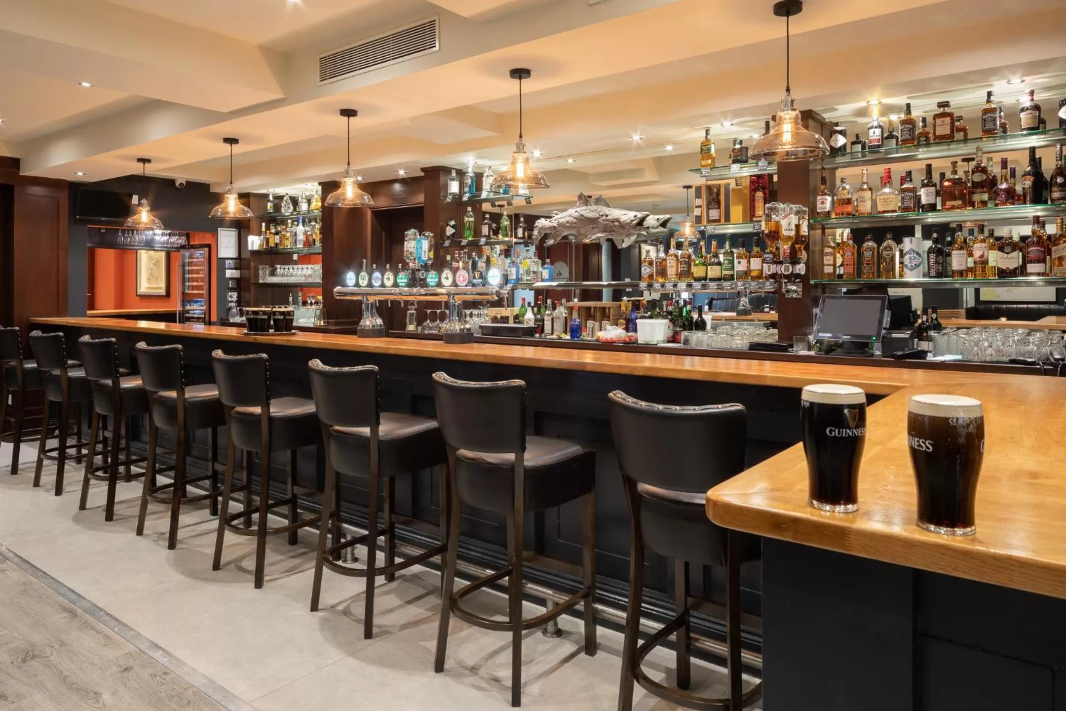 Lounge or bar in The Mariner, Westport