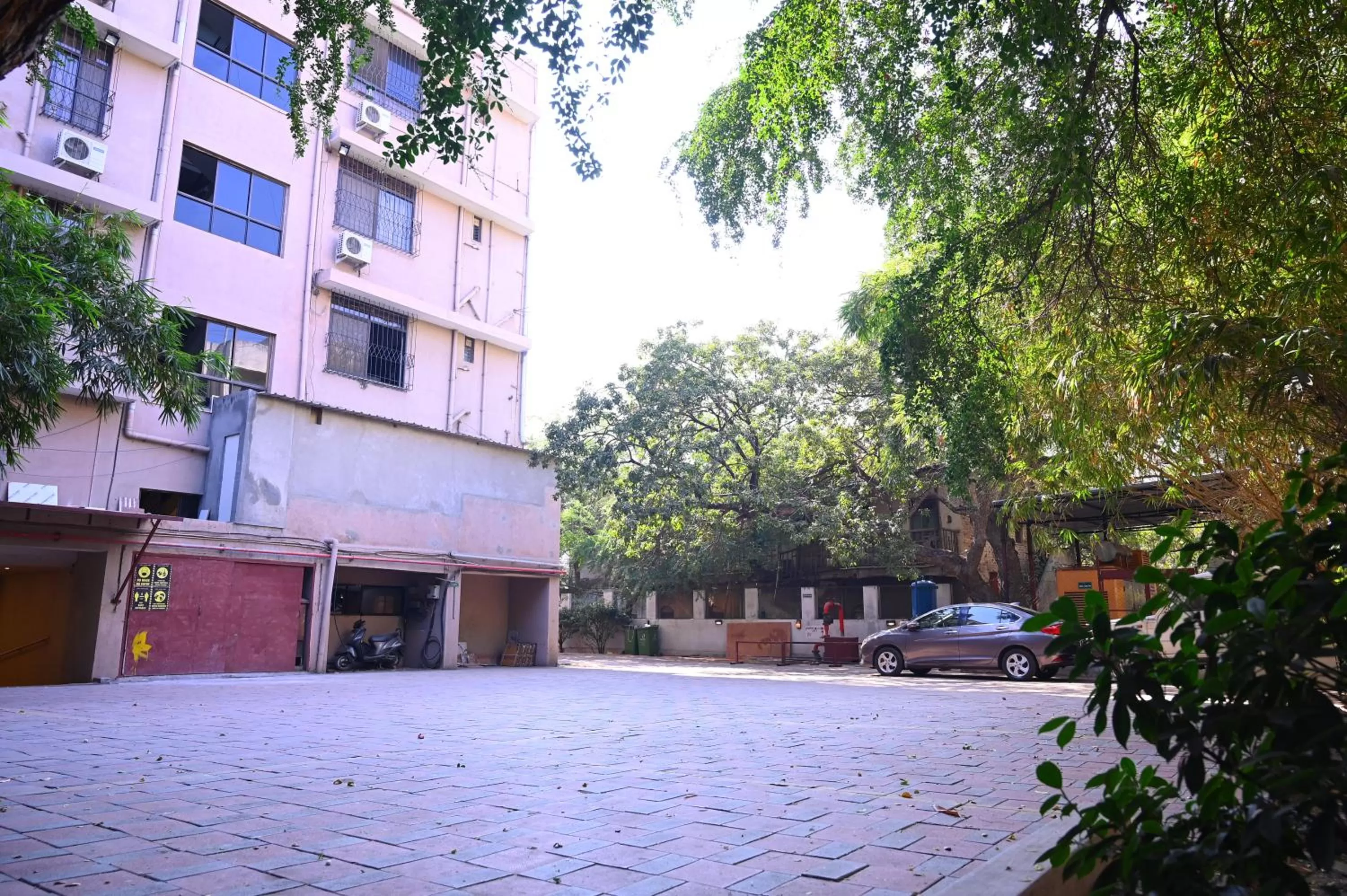 Property building in HOTEL CENTER POINT