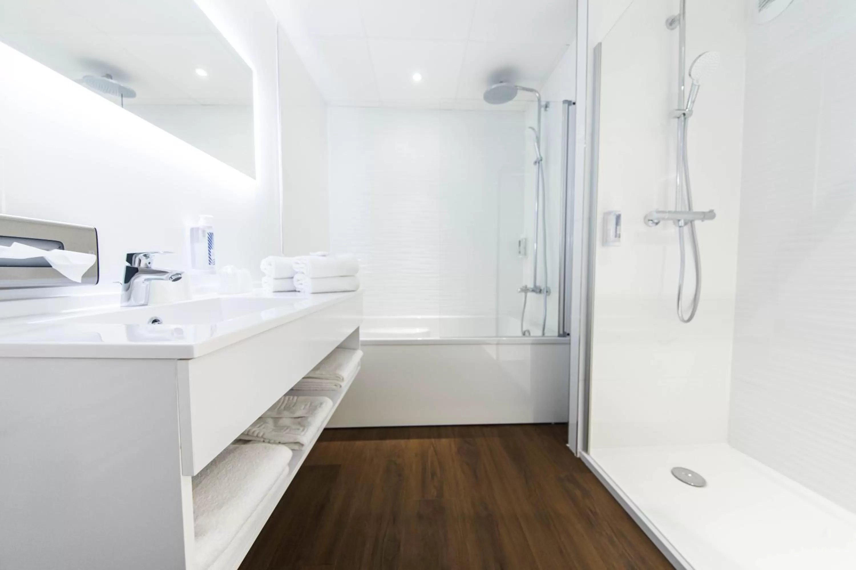 Bathroom in Westotel Tours Val de Loire