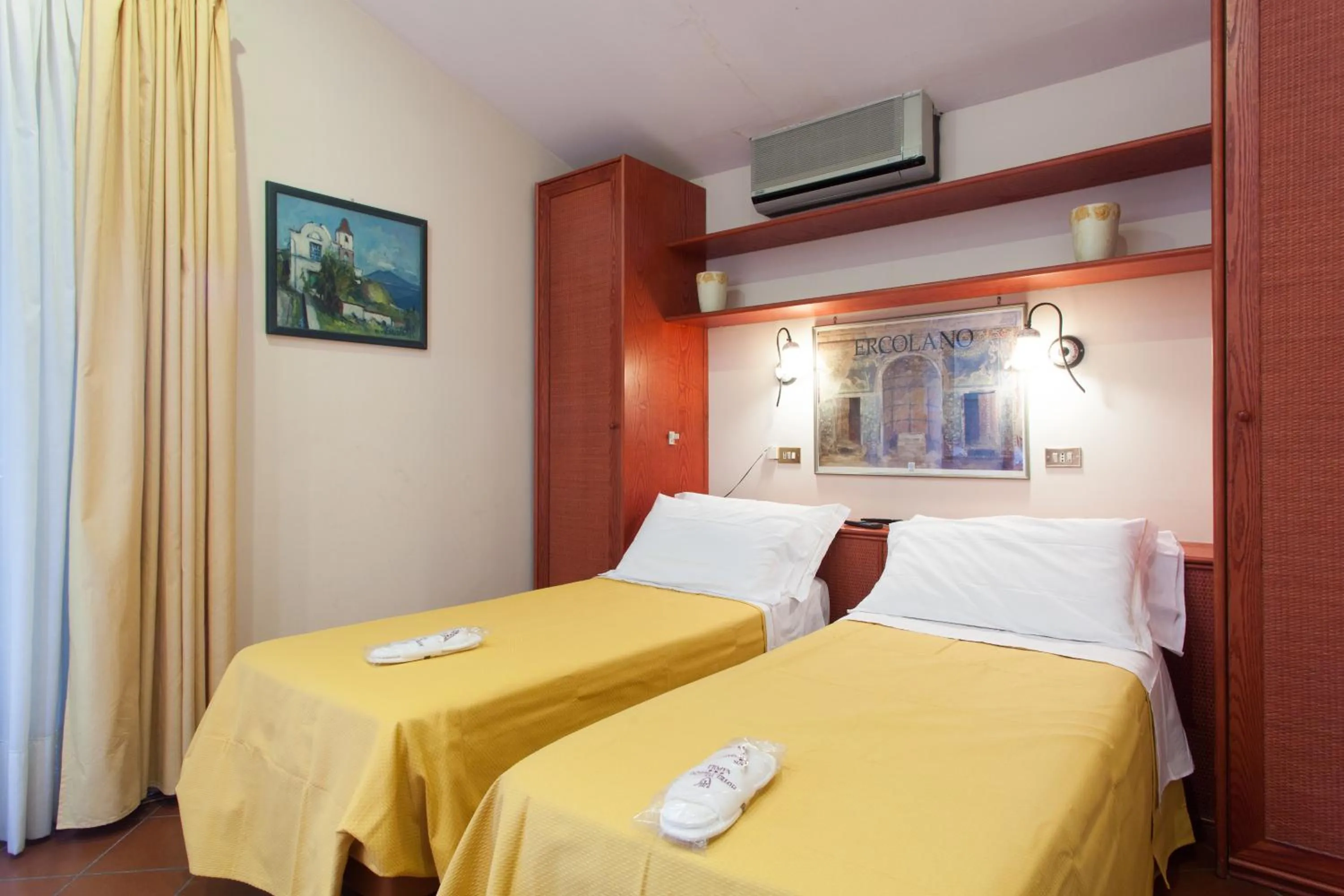 Photo of the whole room, Bed in Hotel Toledo