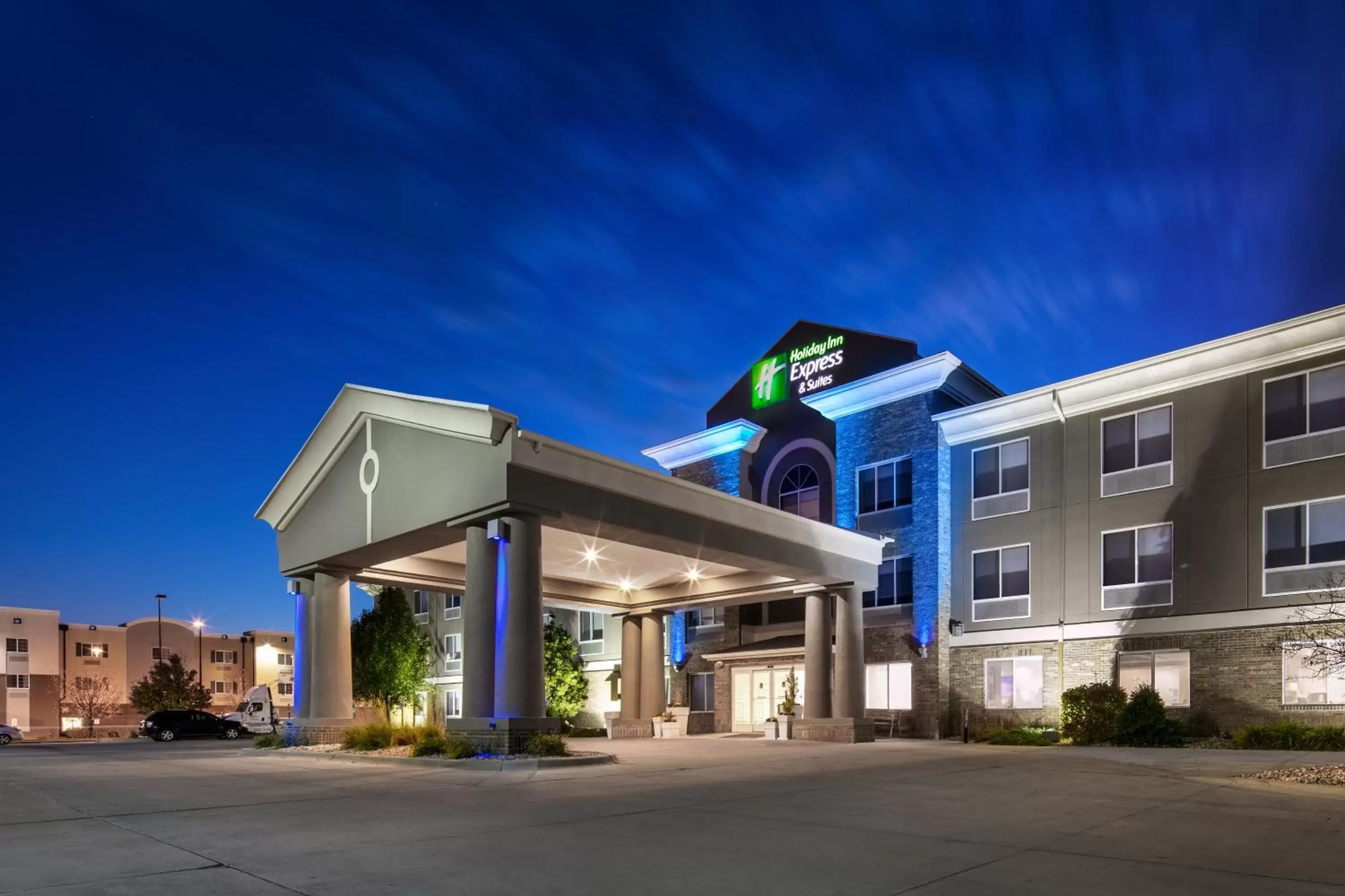 Property Building in Holiday Inn Express Hotel & Suites Bellevue-Omaha Area, an IHG Hotel