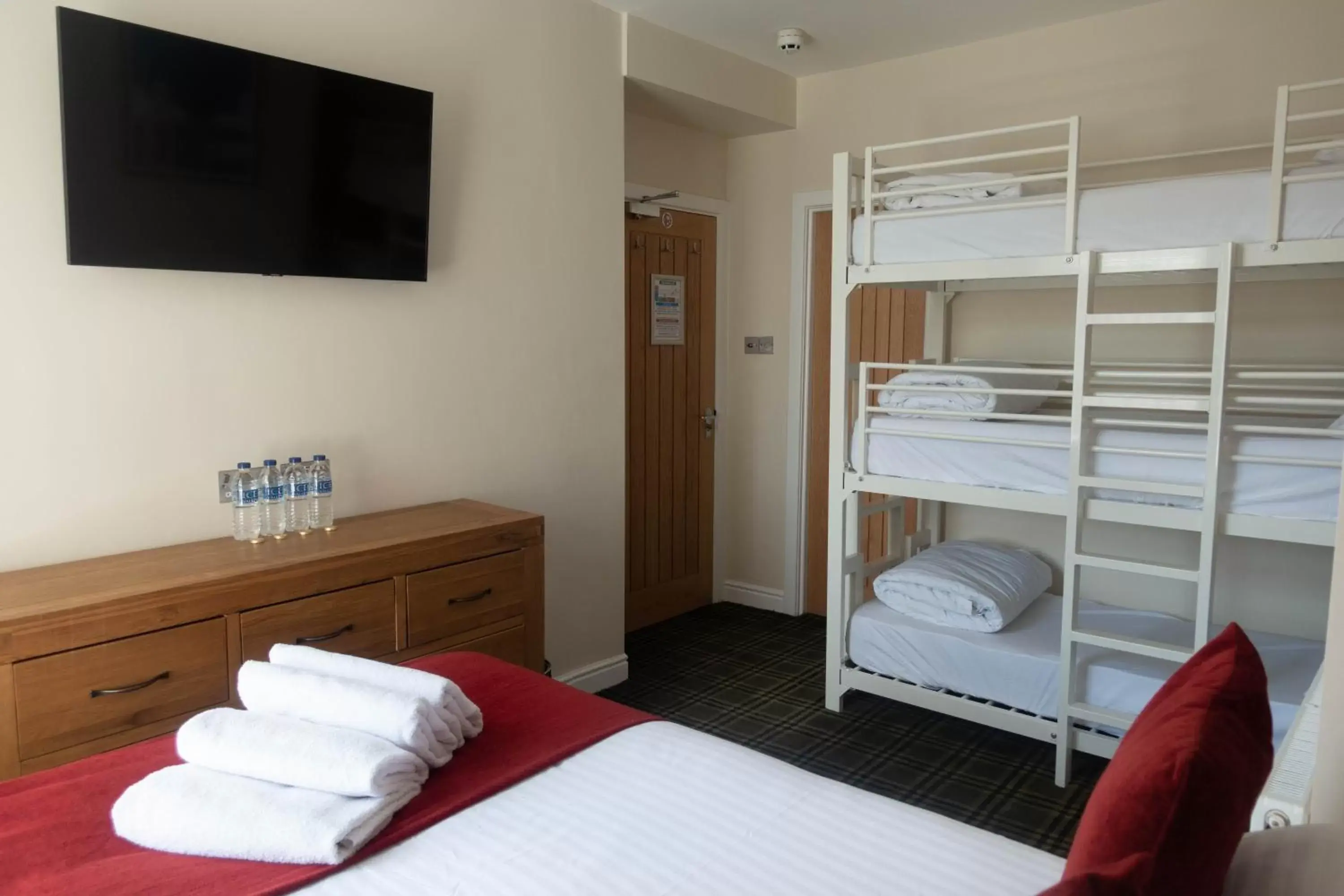 Bedroom, Bunk Bed in The Kings Cross Hotel